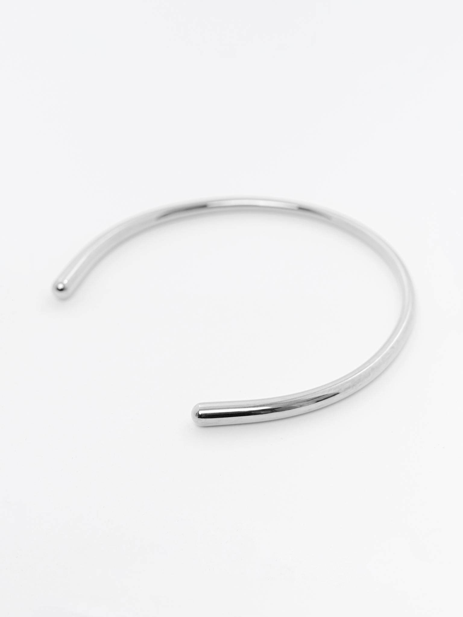 Полукруглое колье из гладкого металла