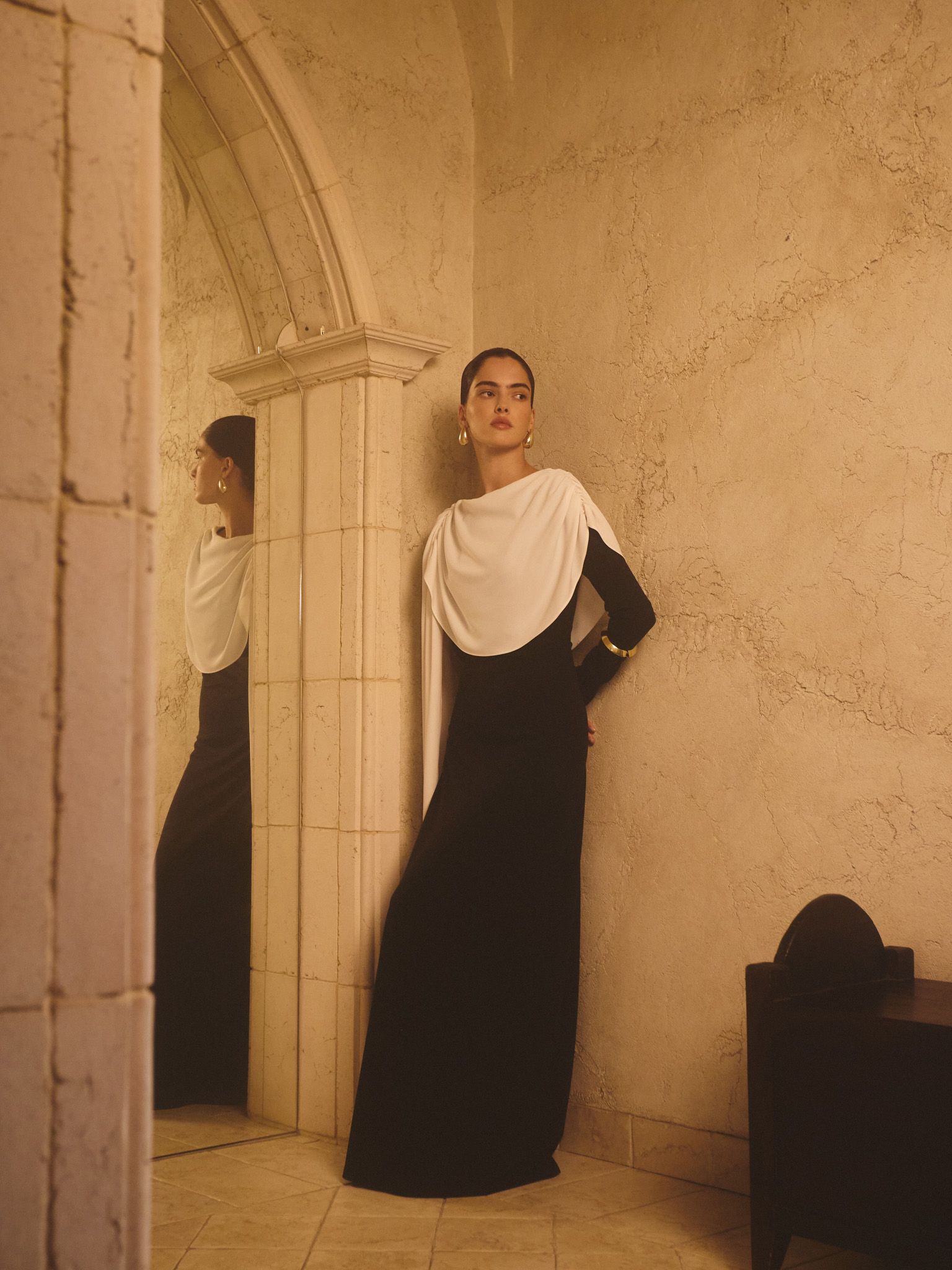 Maxi dress with contrasting draped shoulders