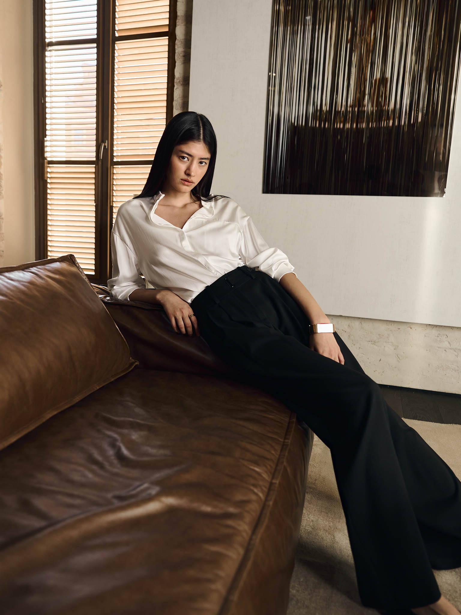 Loose trousers with snap at the waist