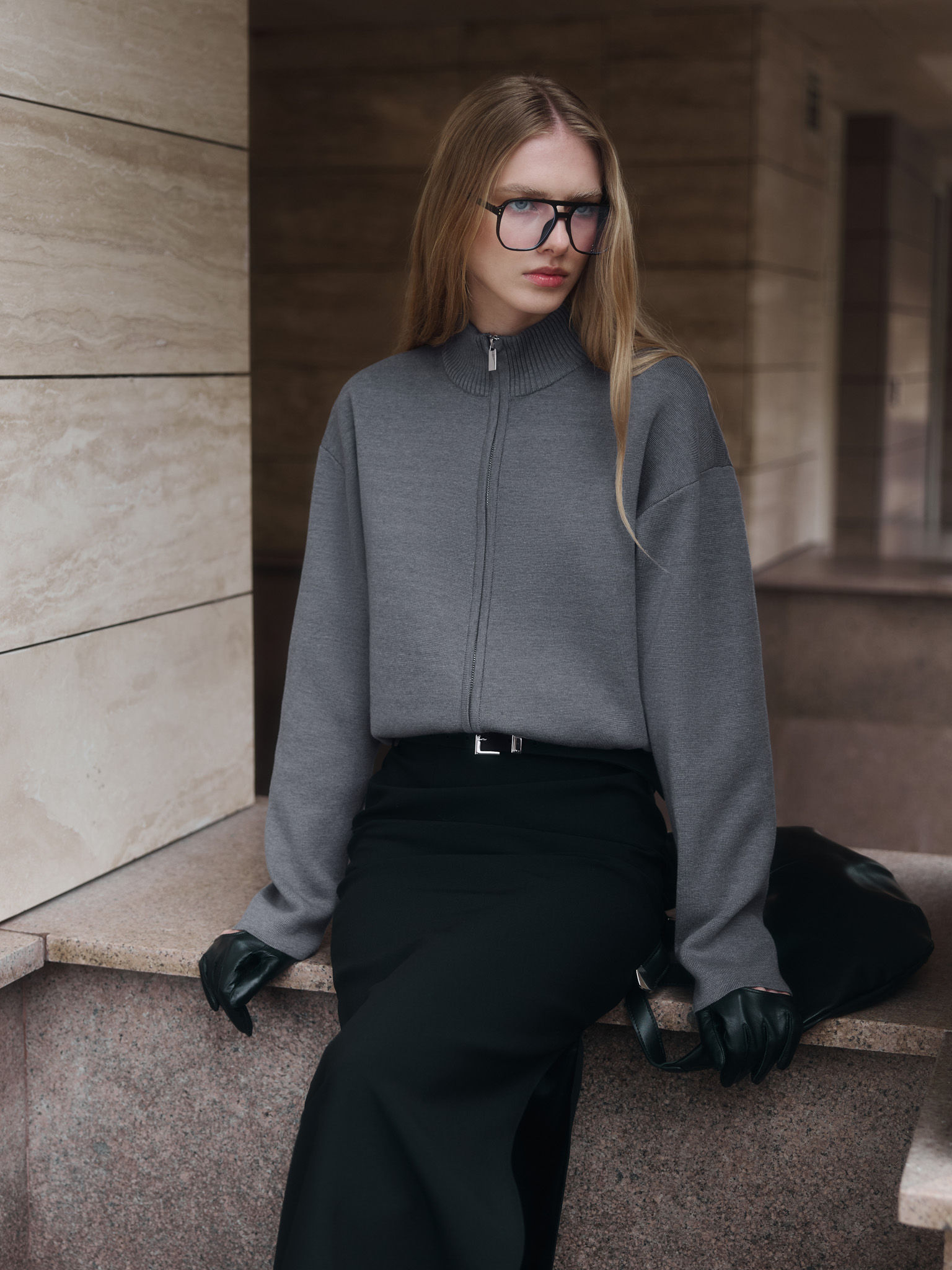 Loose cardigan with zip fastening