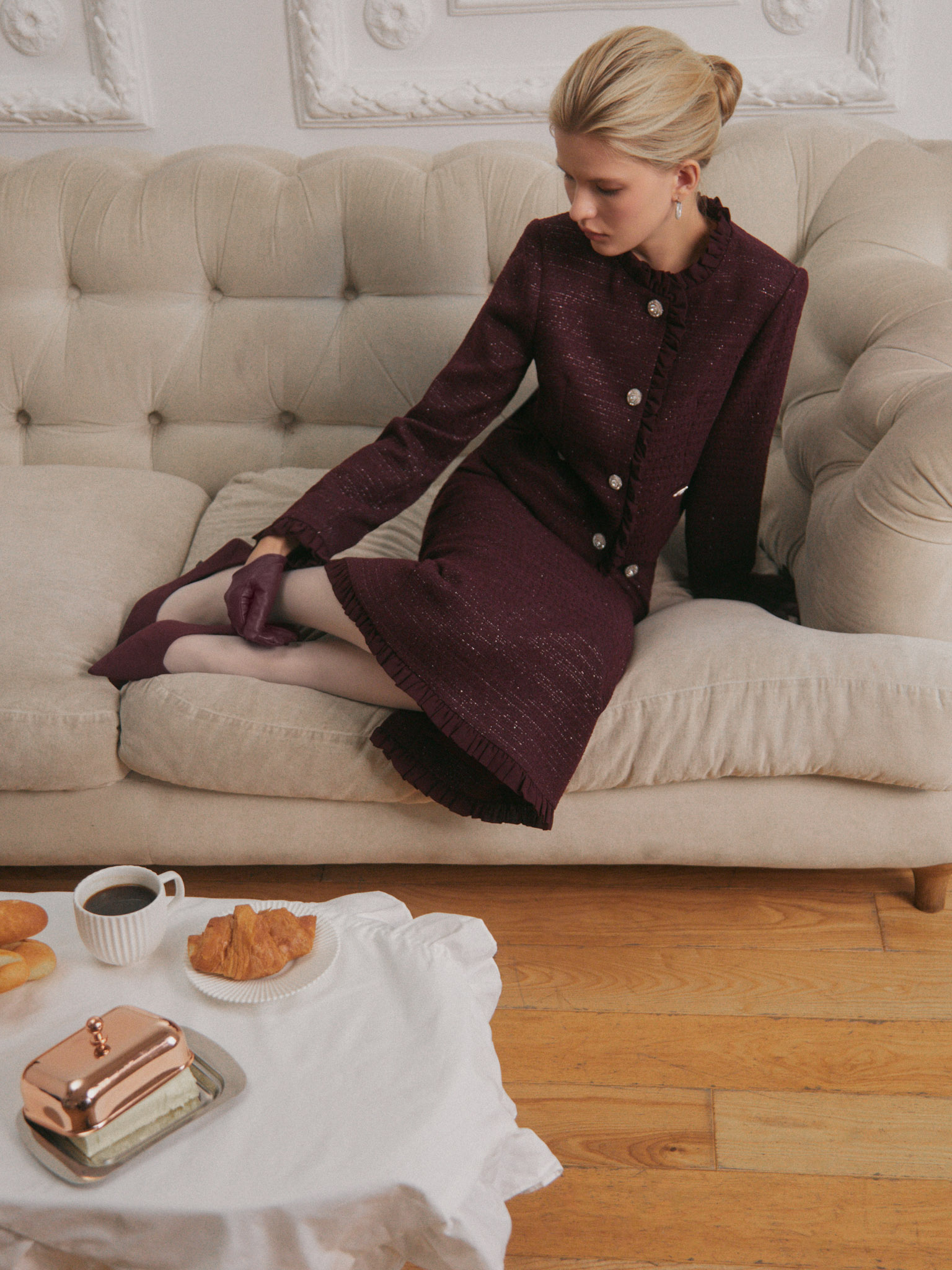 Tweedowa spódnica midi o prostym kroju z falbanami