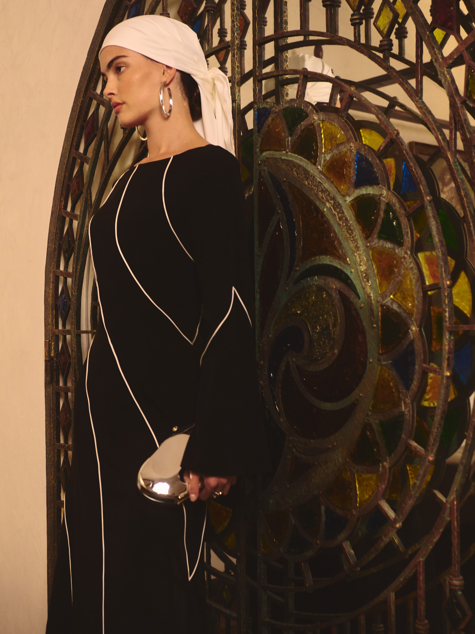 Fitted viscose midi dress with contrasting pattern