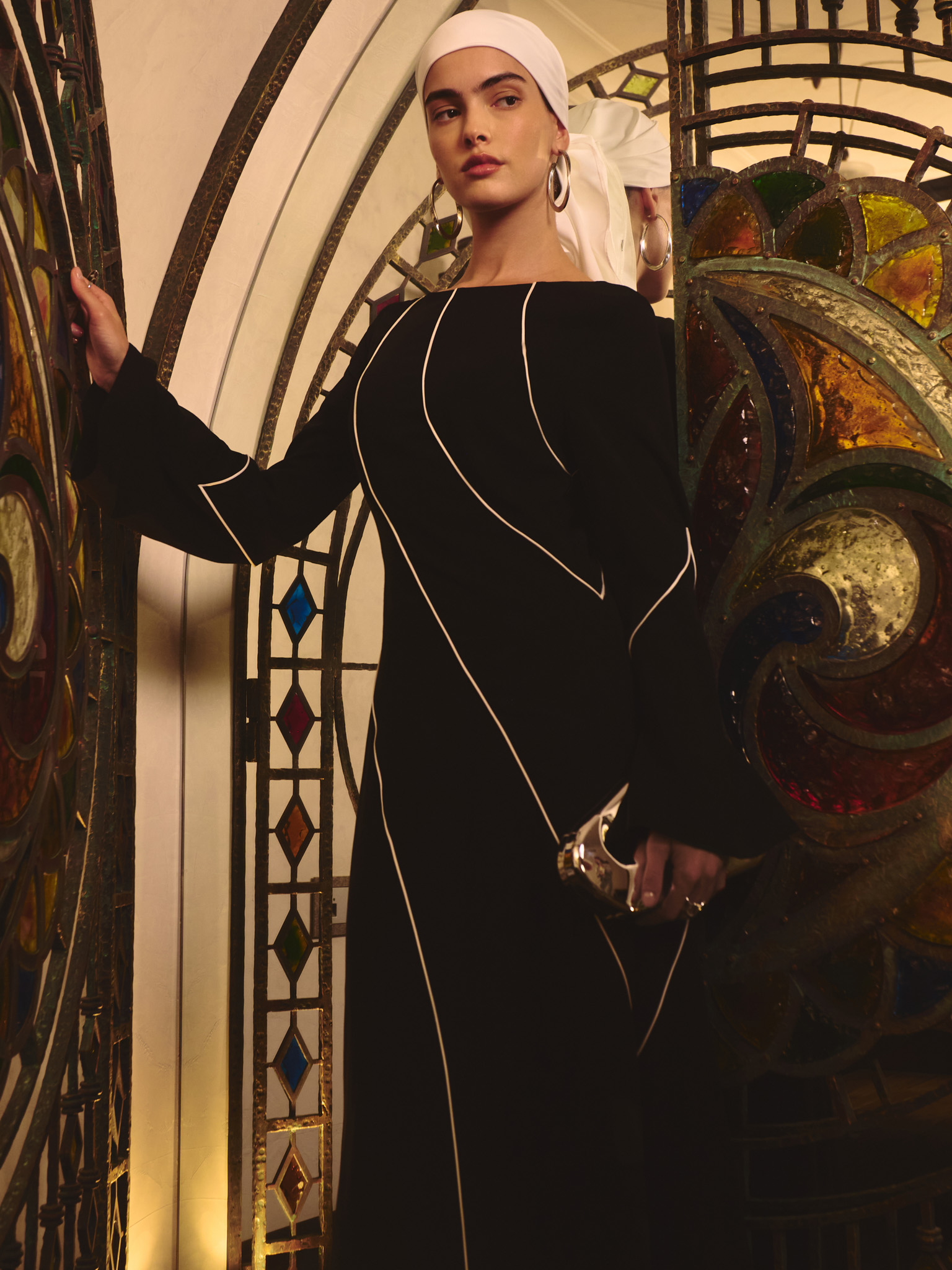 Fitted viscose midi dress with contrasting pattern