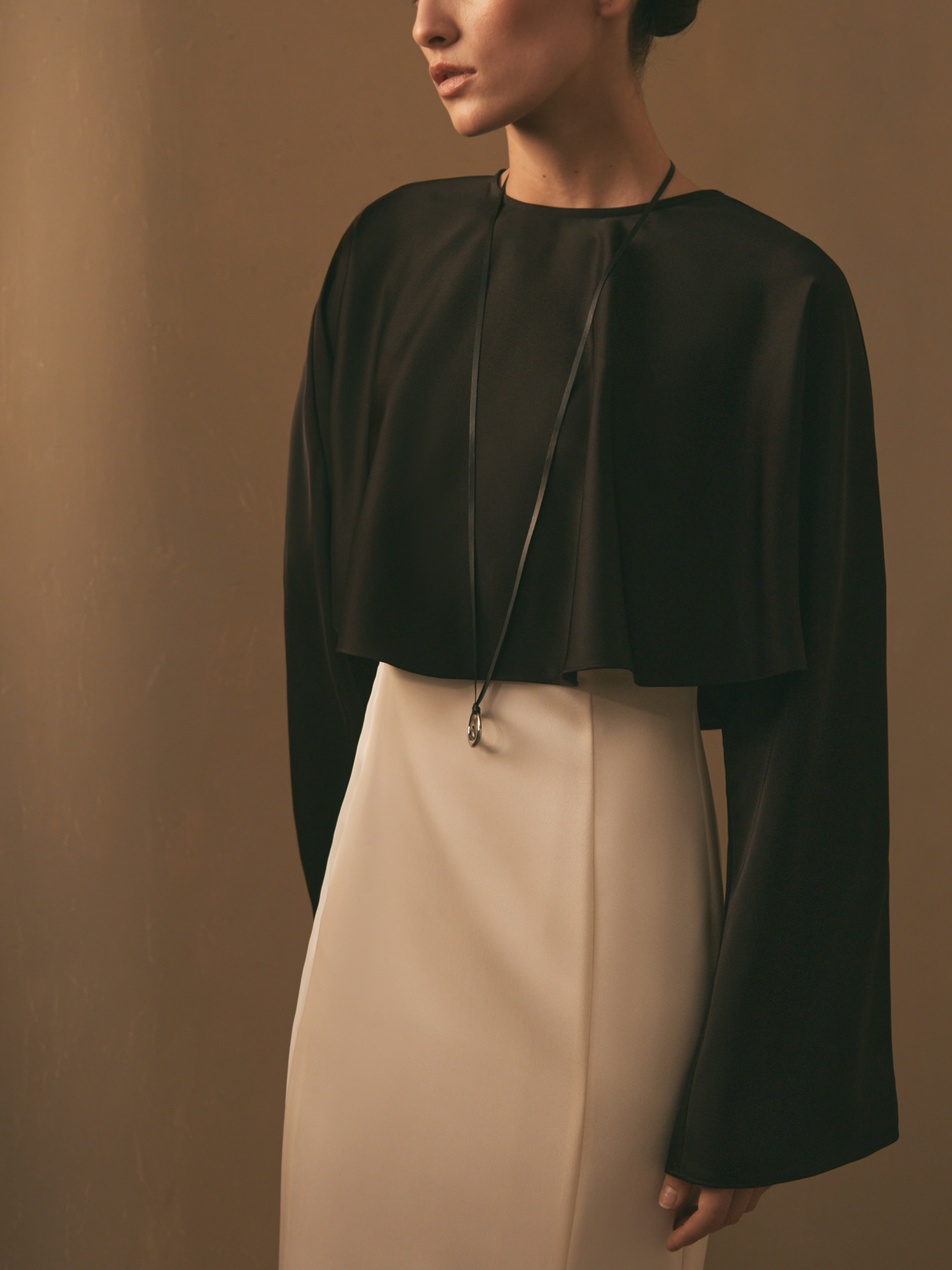 Maxi dress with voluminous cape and long sleeves