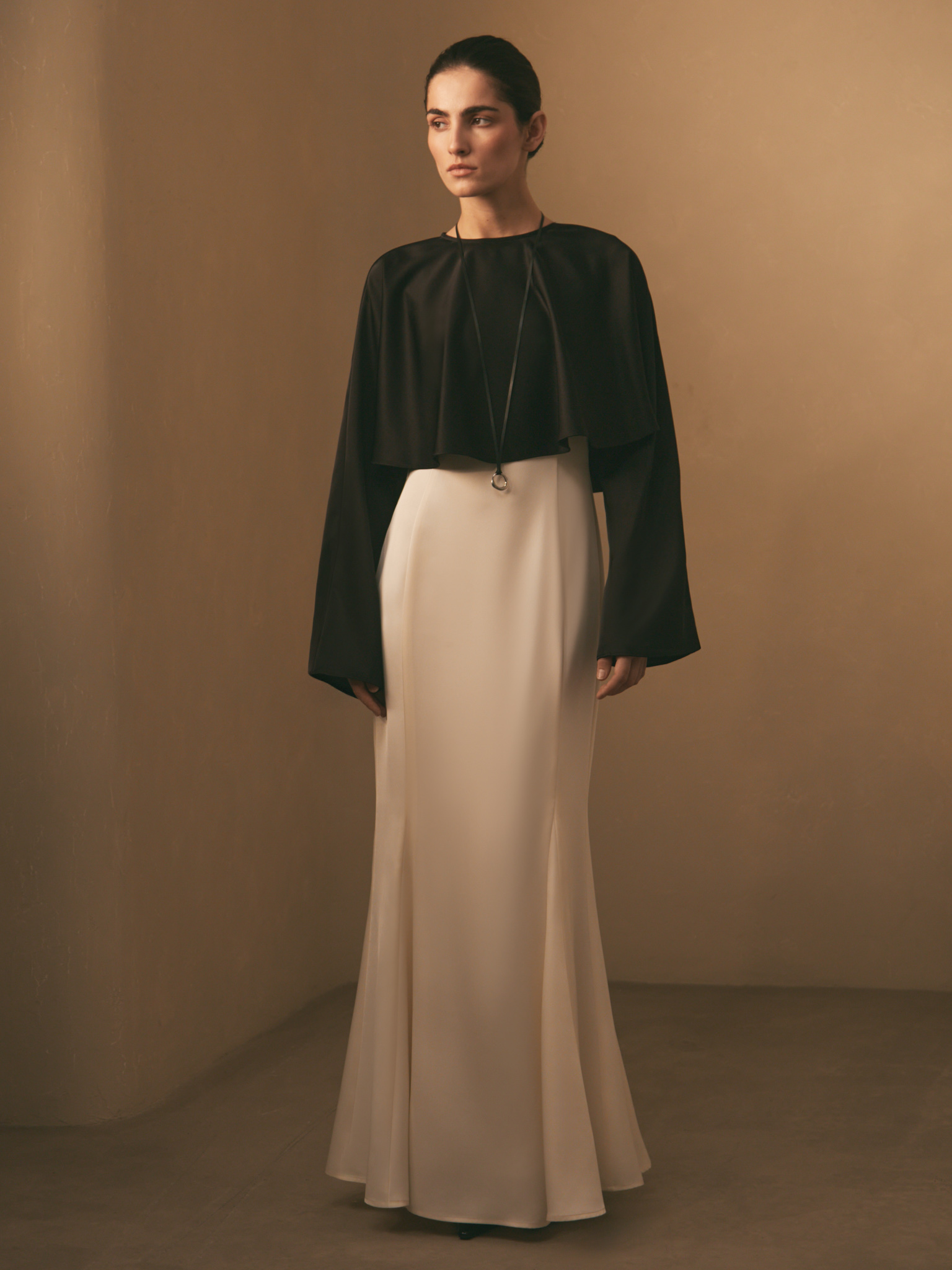 Maxi dress with voluminous cape and long sleeves