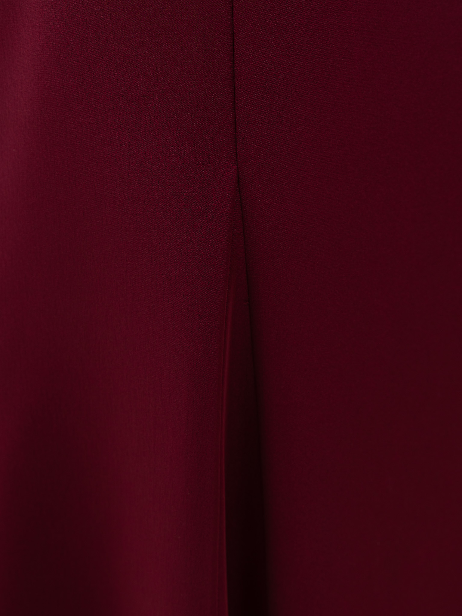 Платье макси с объемным кейпом и длинными рукавами