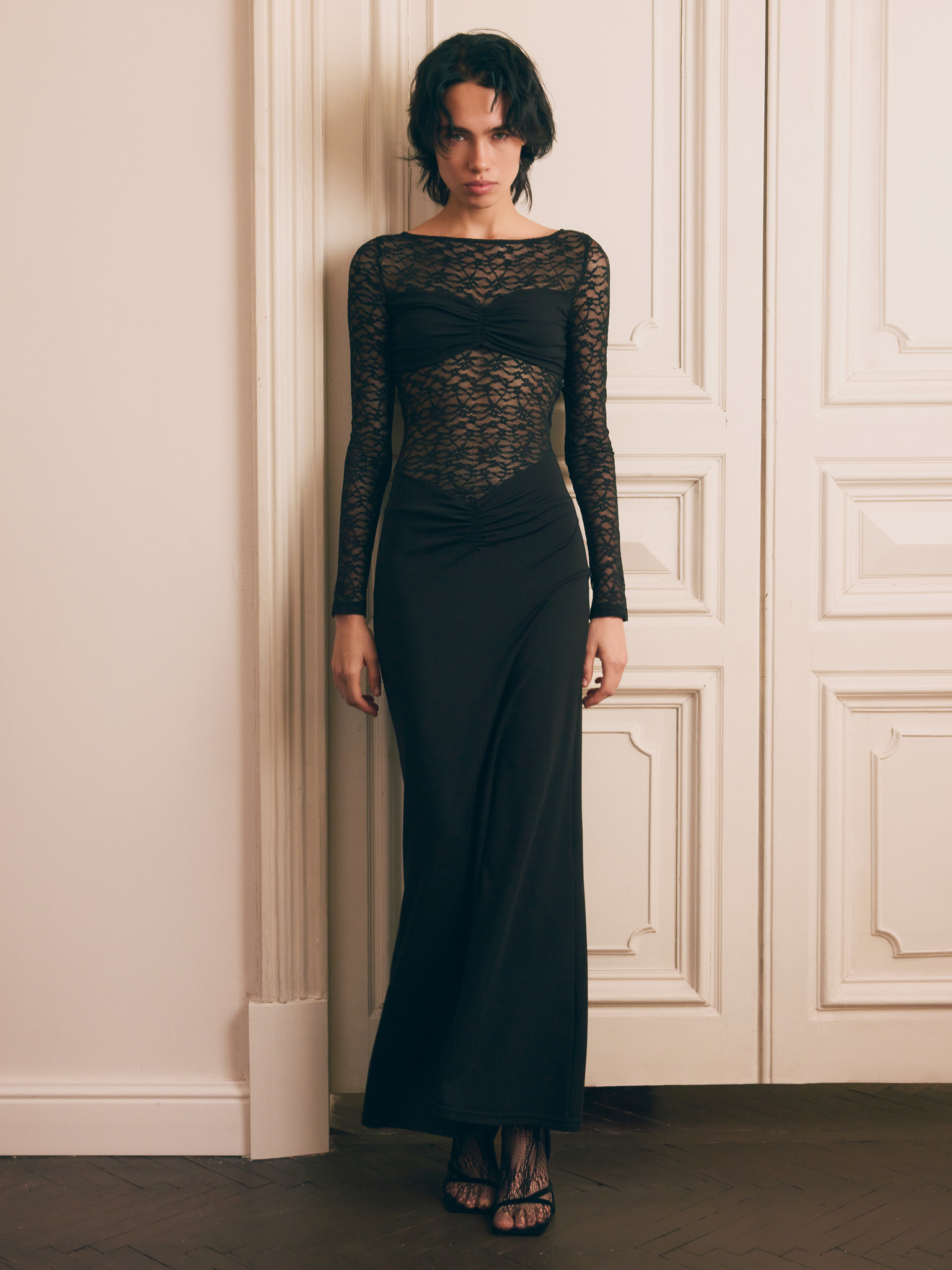 Maxi dress with lace bodice