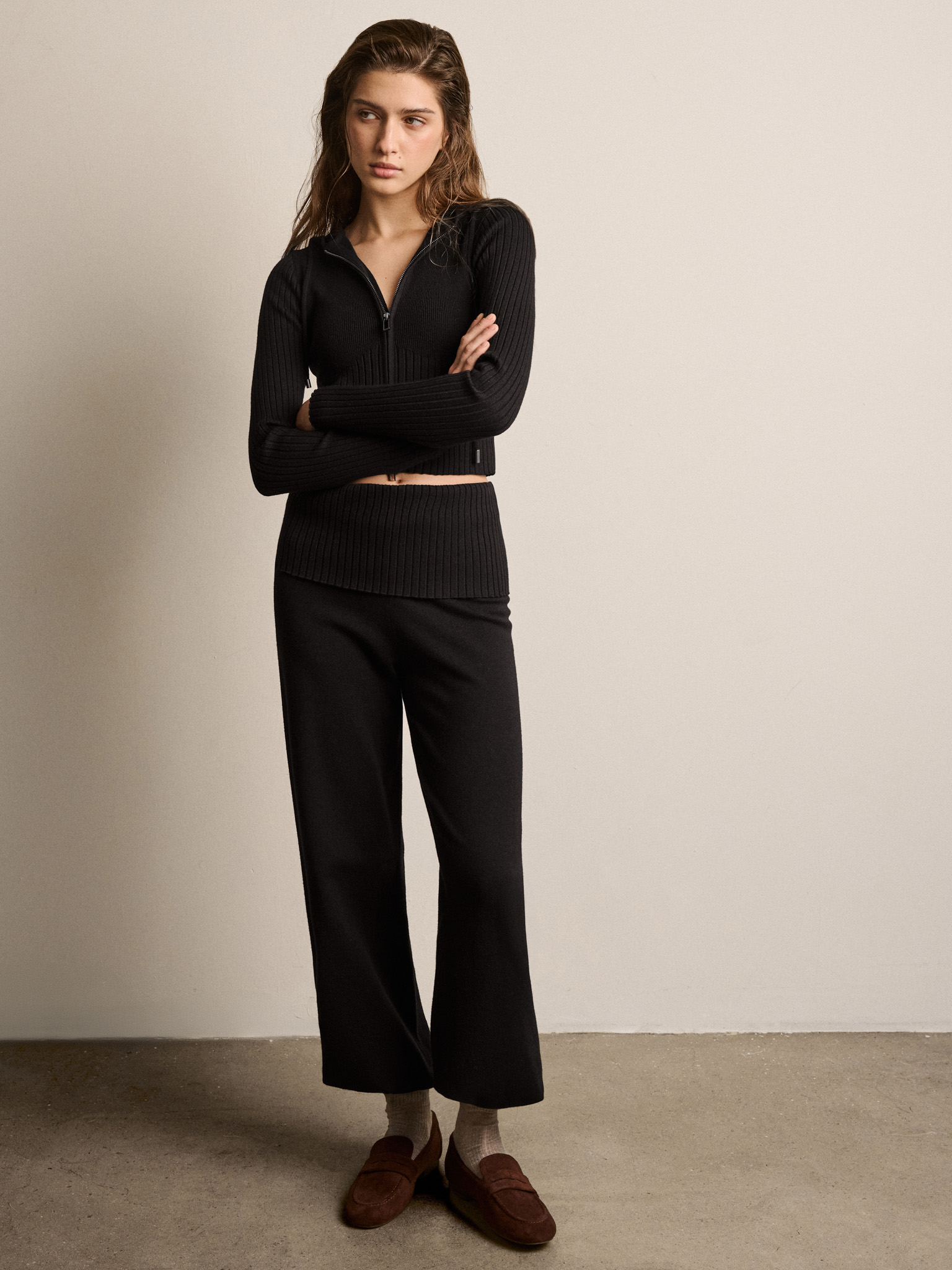 Flared knitted trousers
