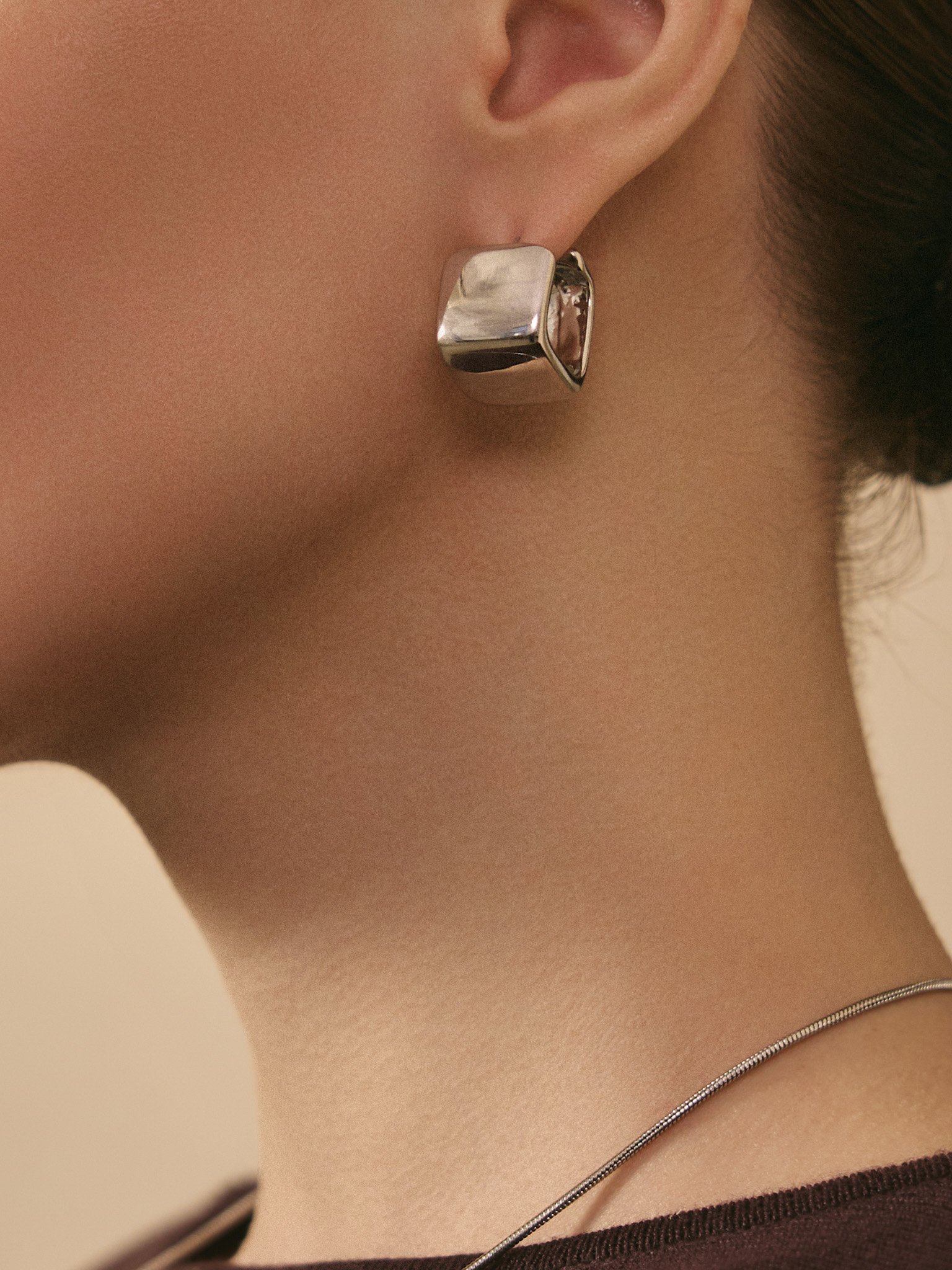 أقراط مربعة الشكل من المعدن الناعم