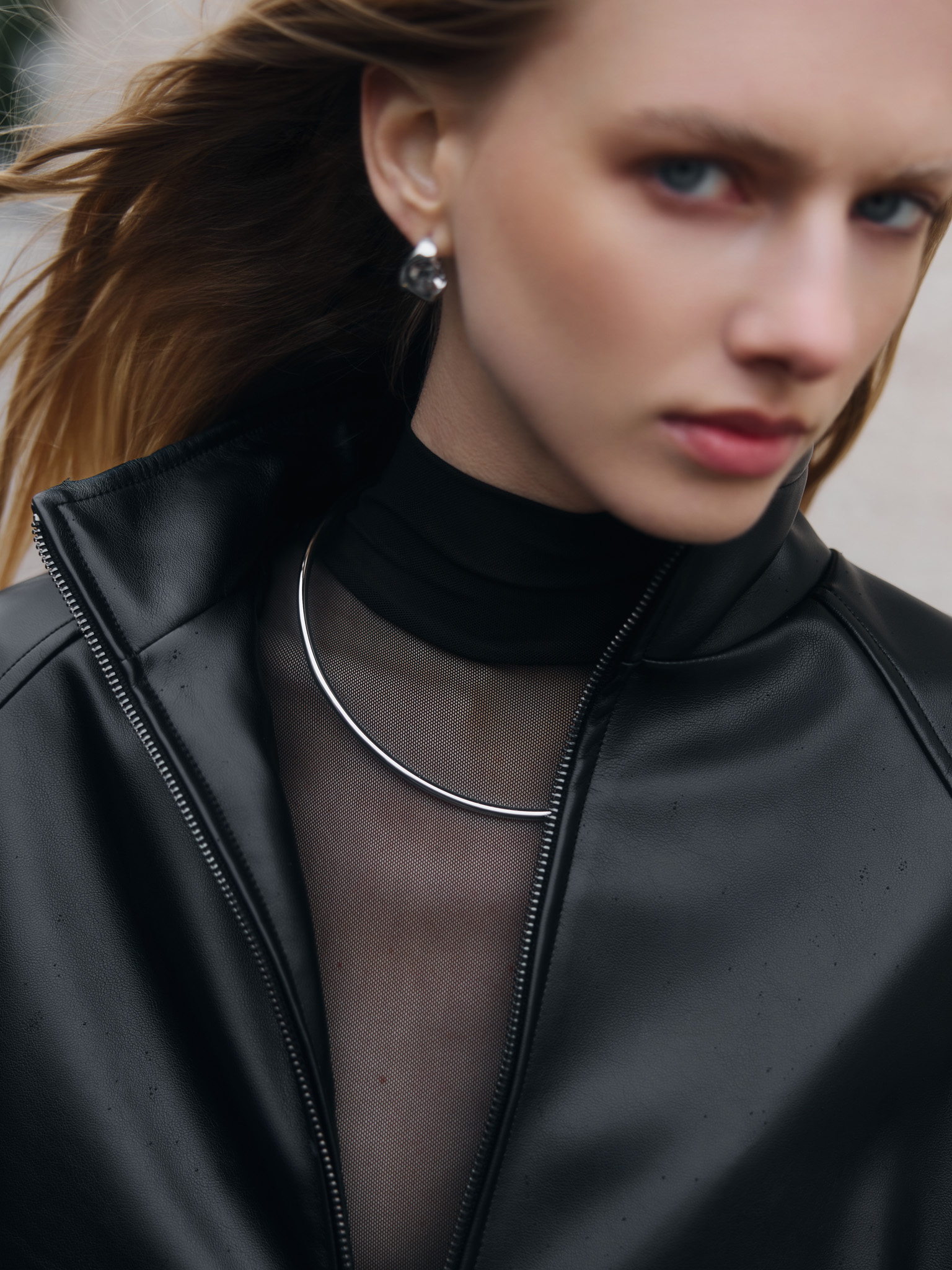 Серебристый