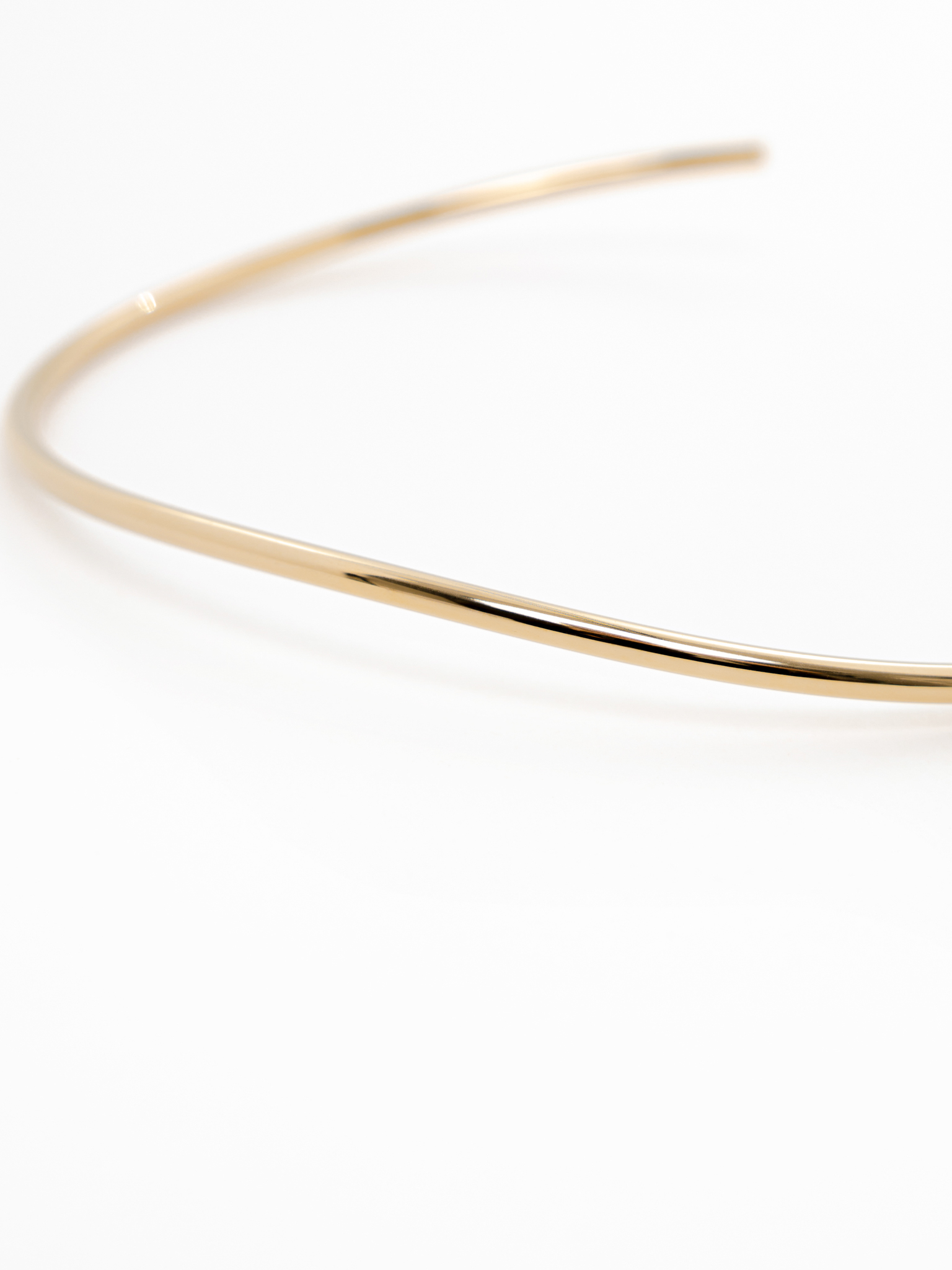 Круглое колье из гладкого металла