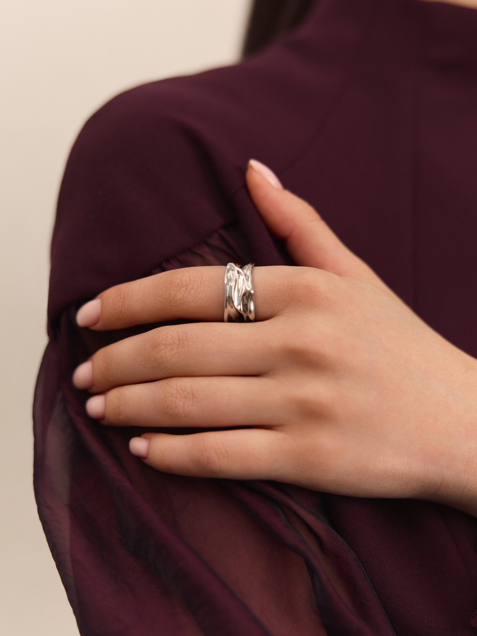 Curved metal ring