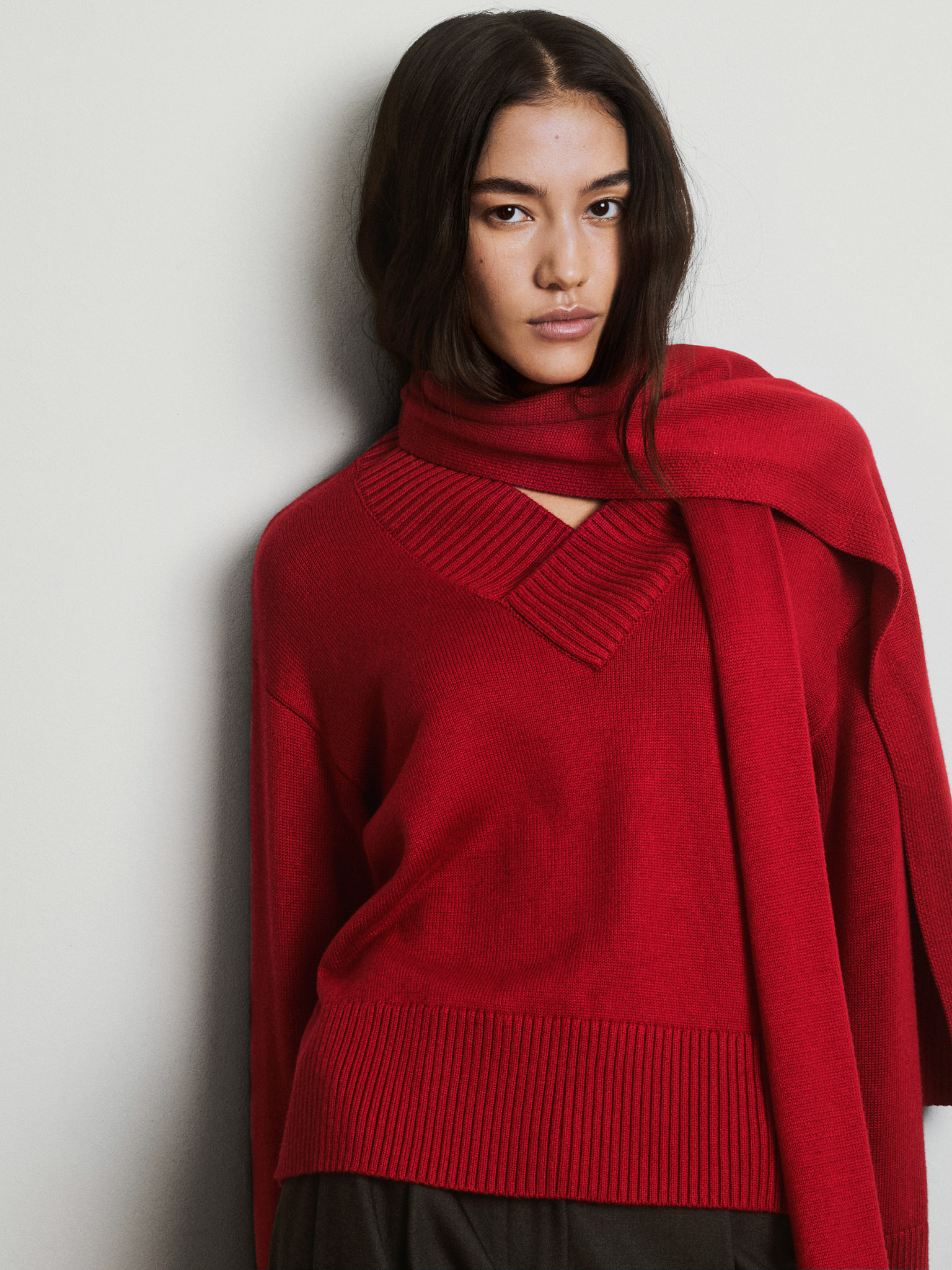 Pull en maille avec écharpe assortie