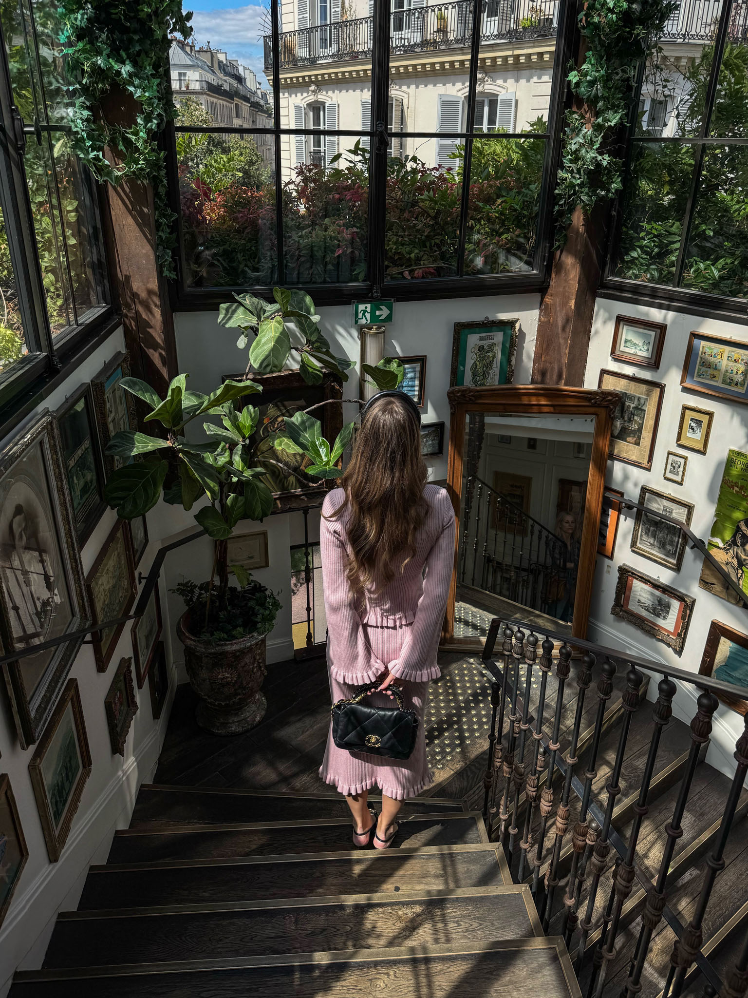 Трикотажная юбка миди в рубчик с оборками