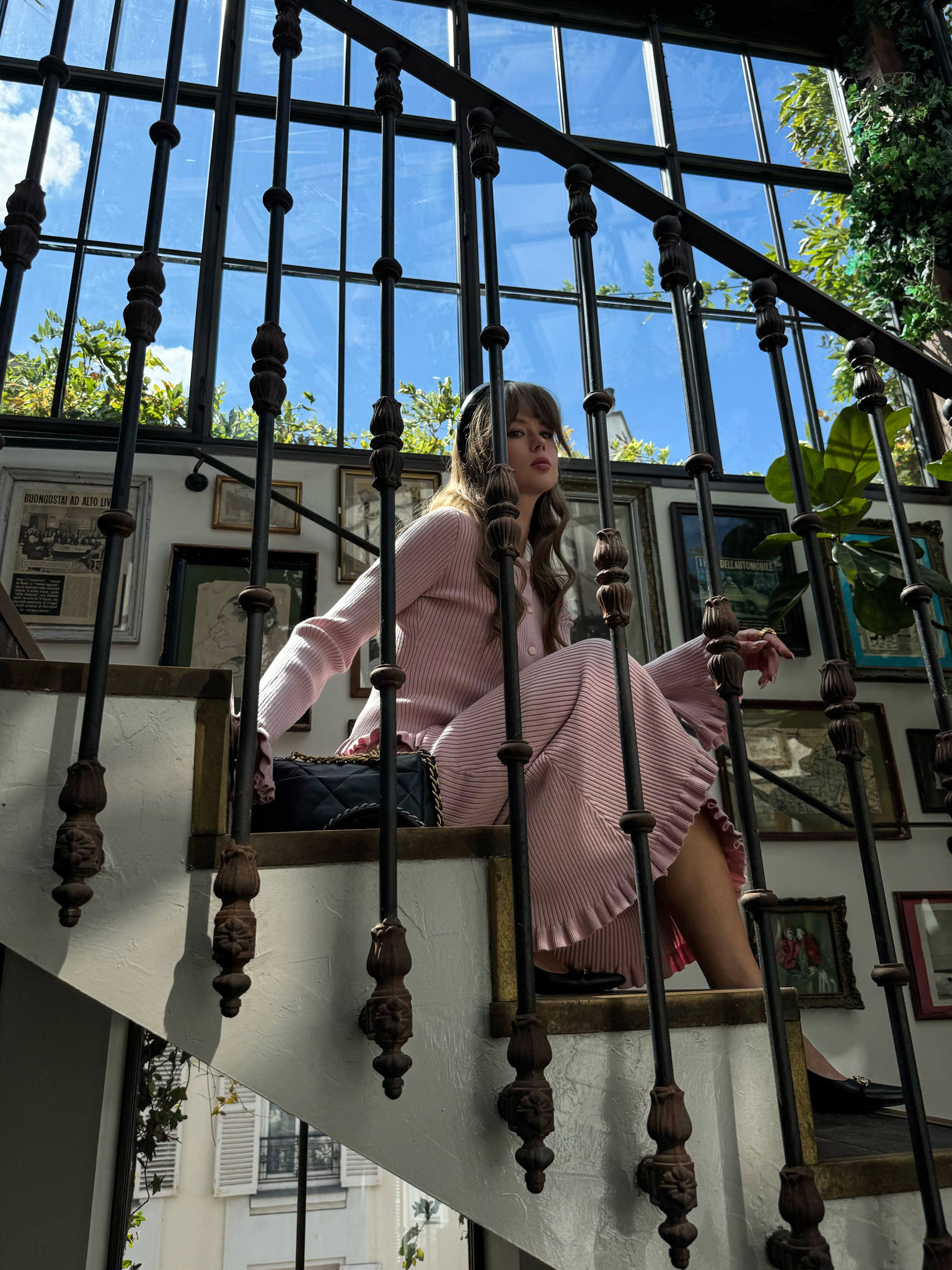 Трикотажная юбка миди в рубчик с оборками