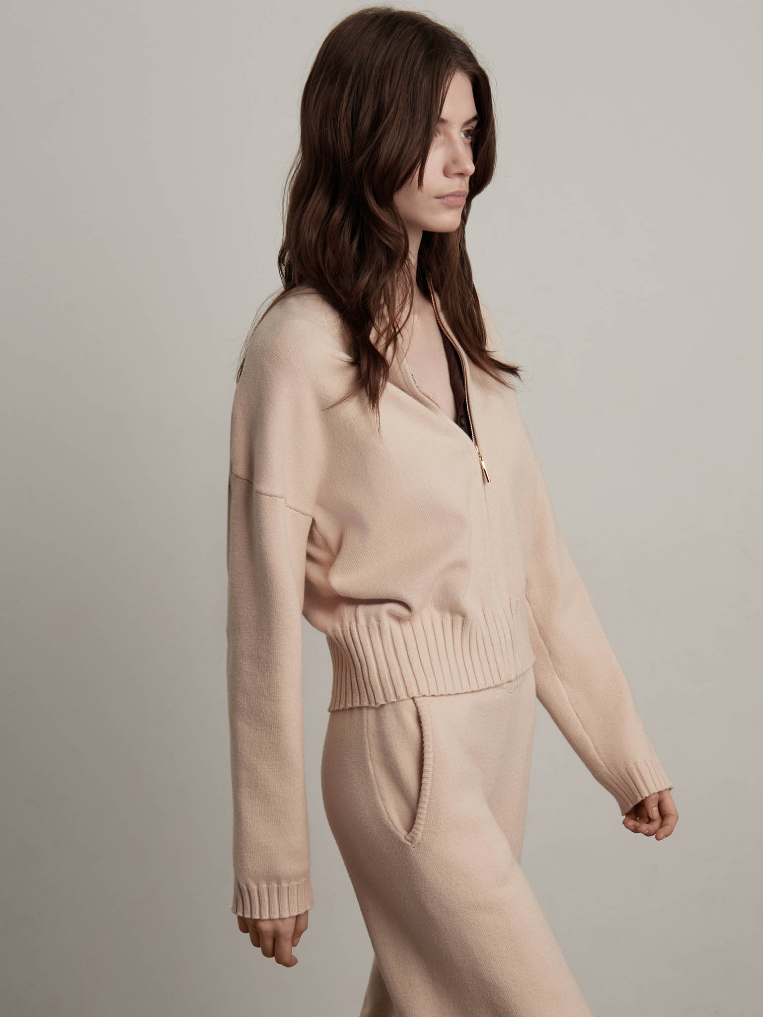 Smooth knitted cardigan with zip fastening