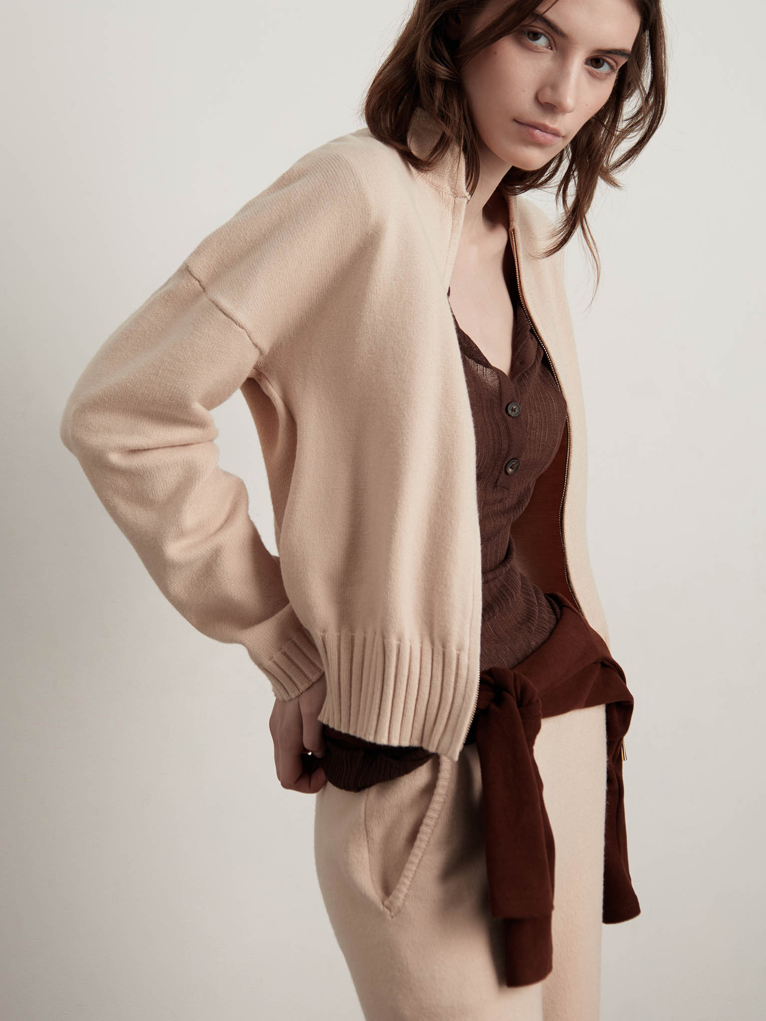 Smooth knitted cardigan with zip fastening