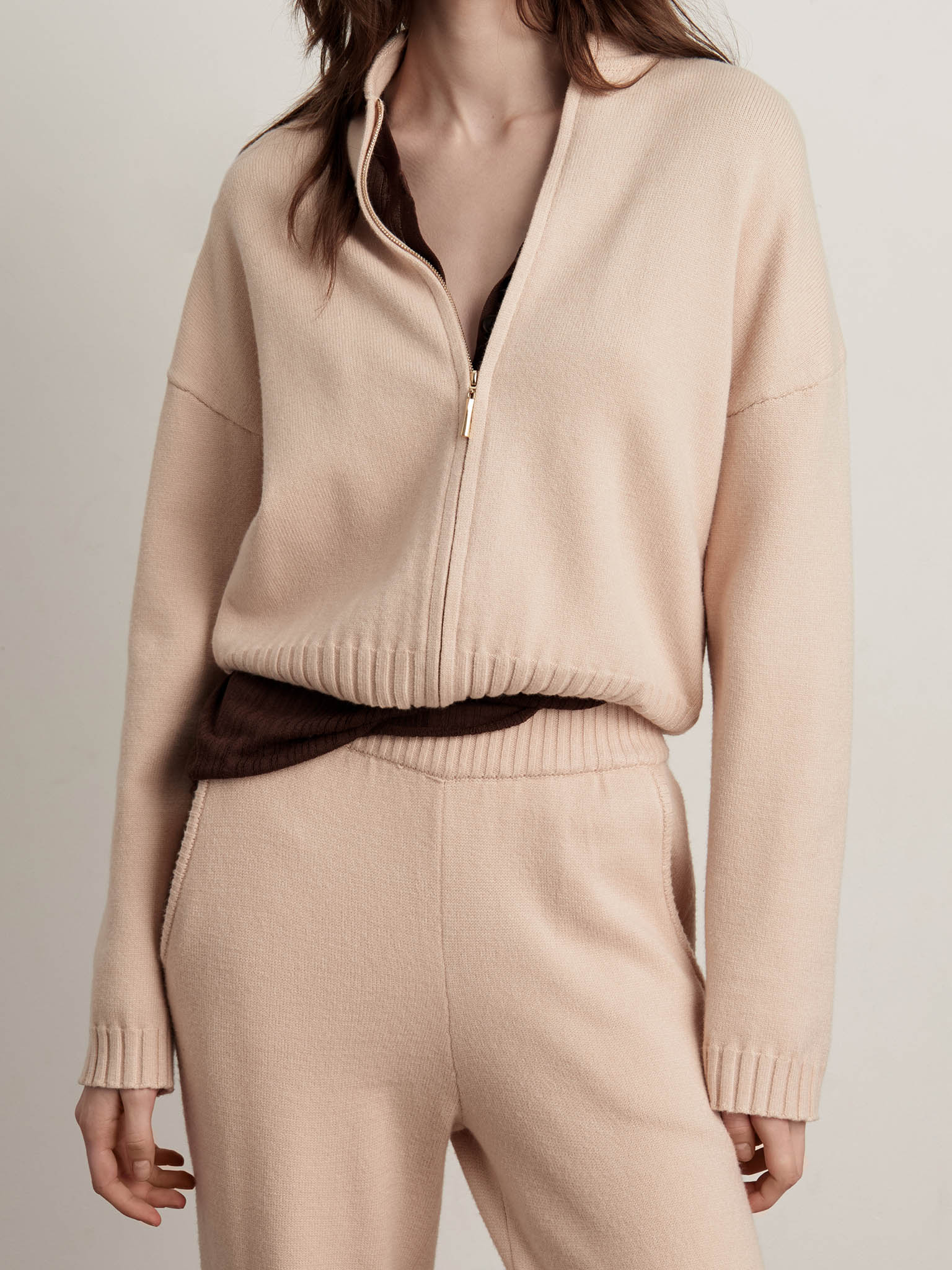 Loose-fitting smooth knitted trousers