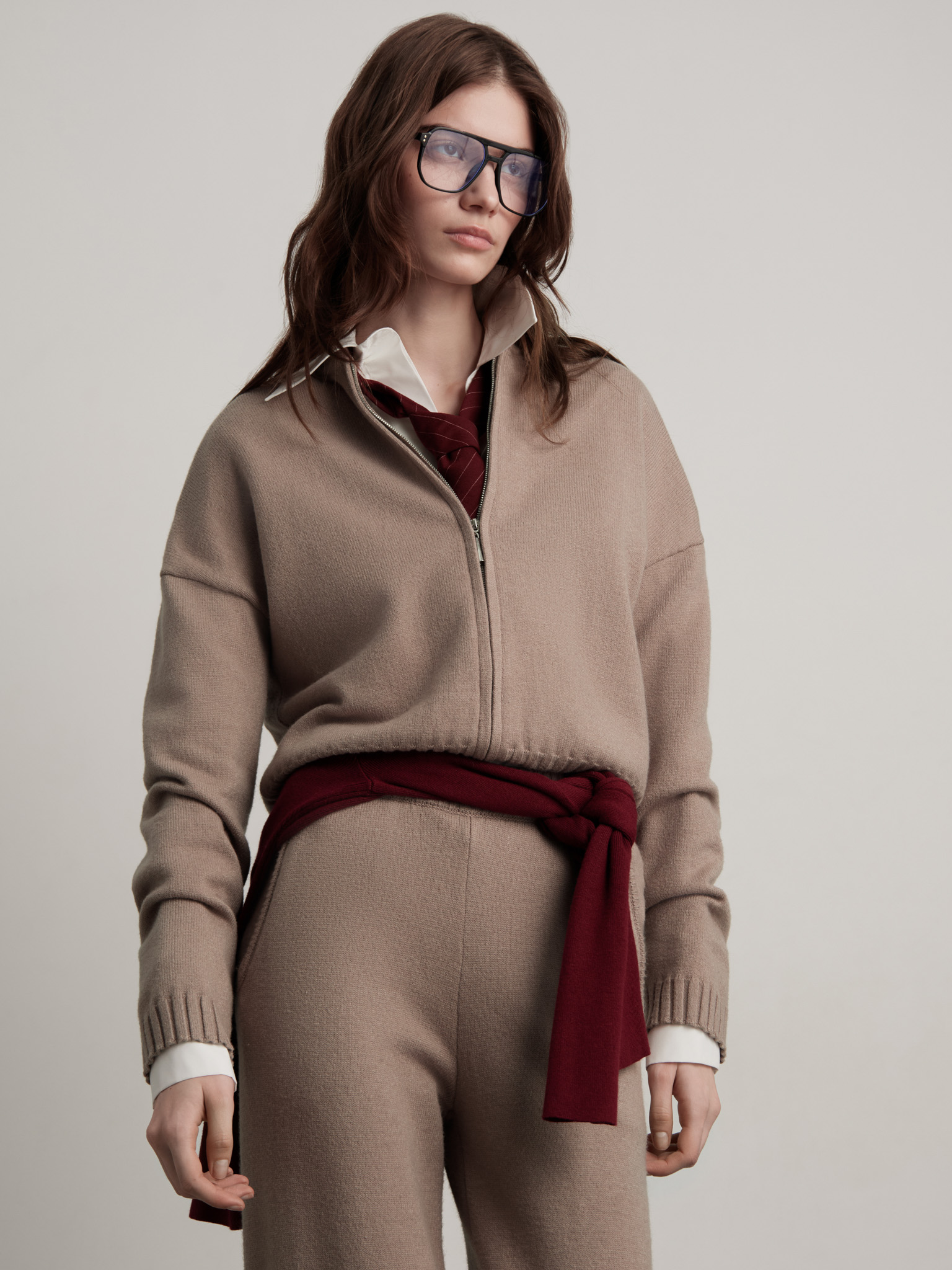 Loose-fitting smooth knitted trousers