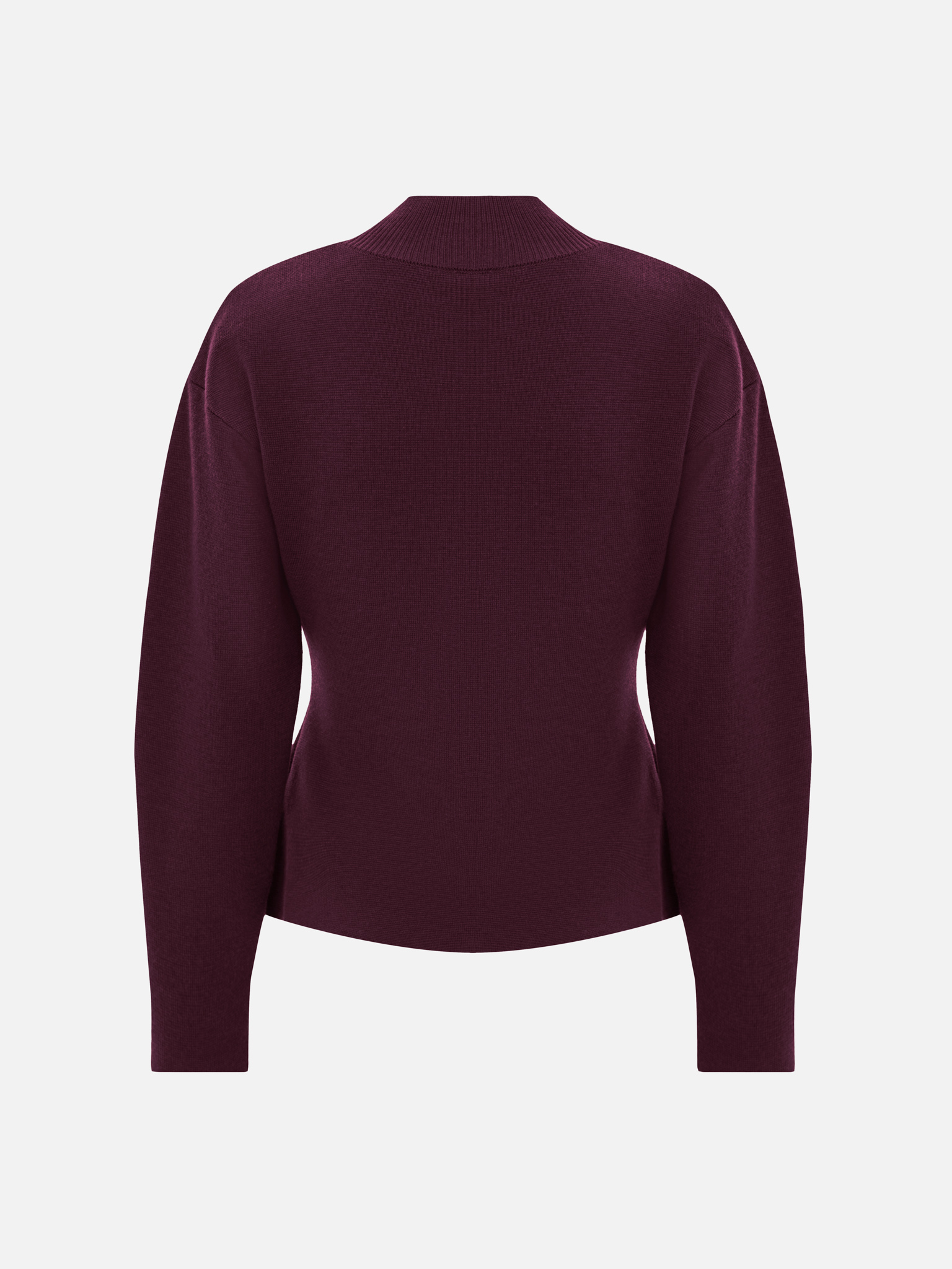 Fitted jumper with a decorative seam
