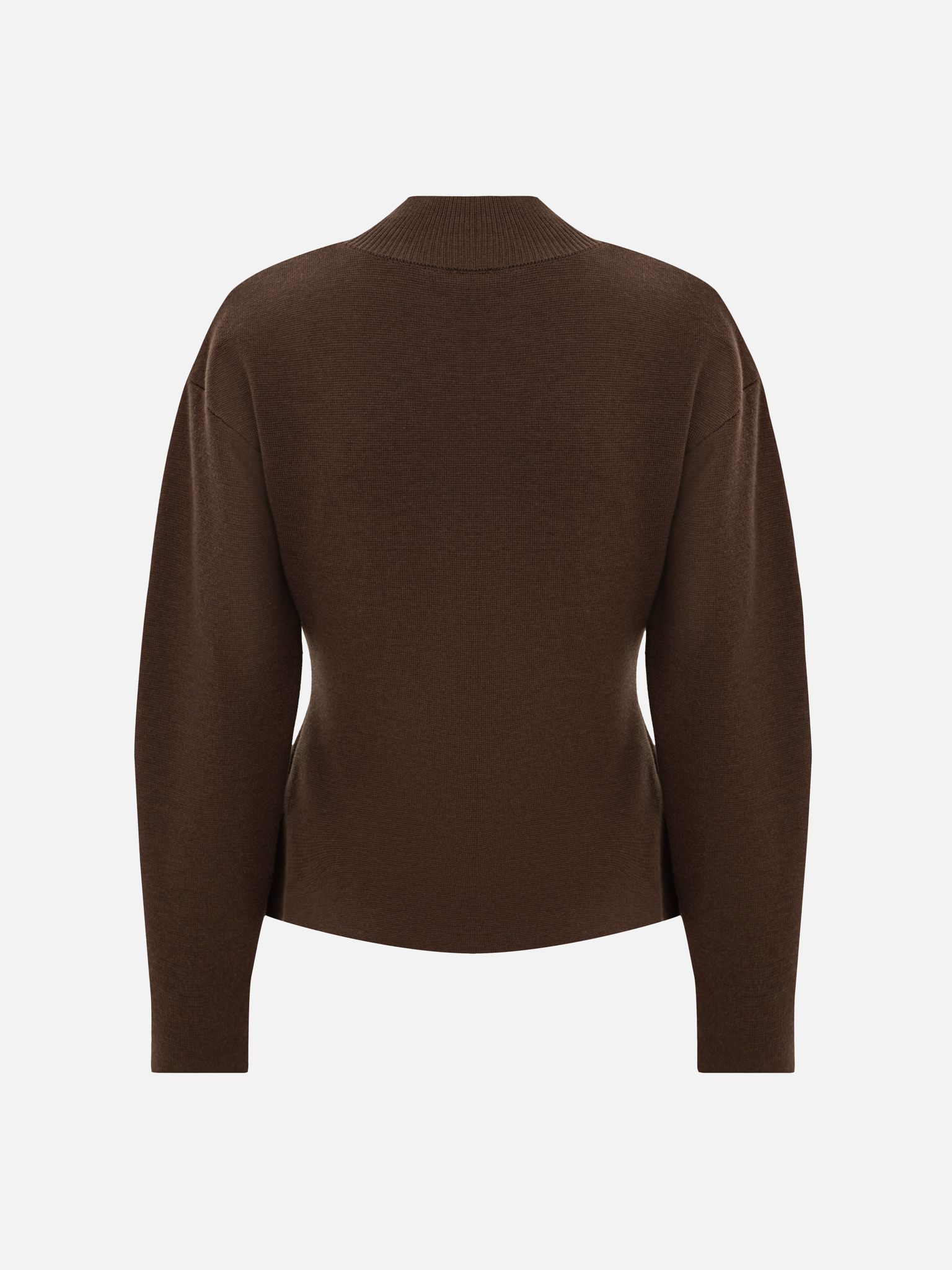 Приталенный свитер с декоративным швом по центру