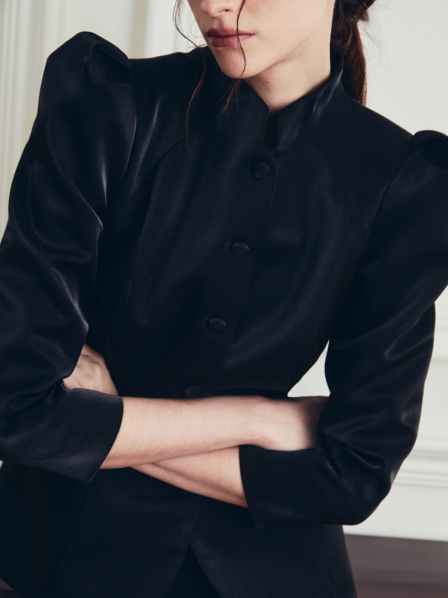 Fitted jacket with voluminous sleeves in smooth fabric