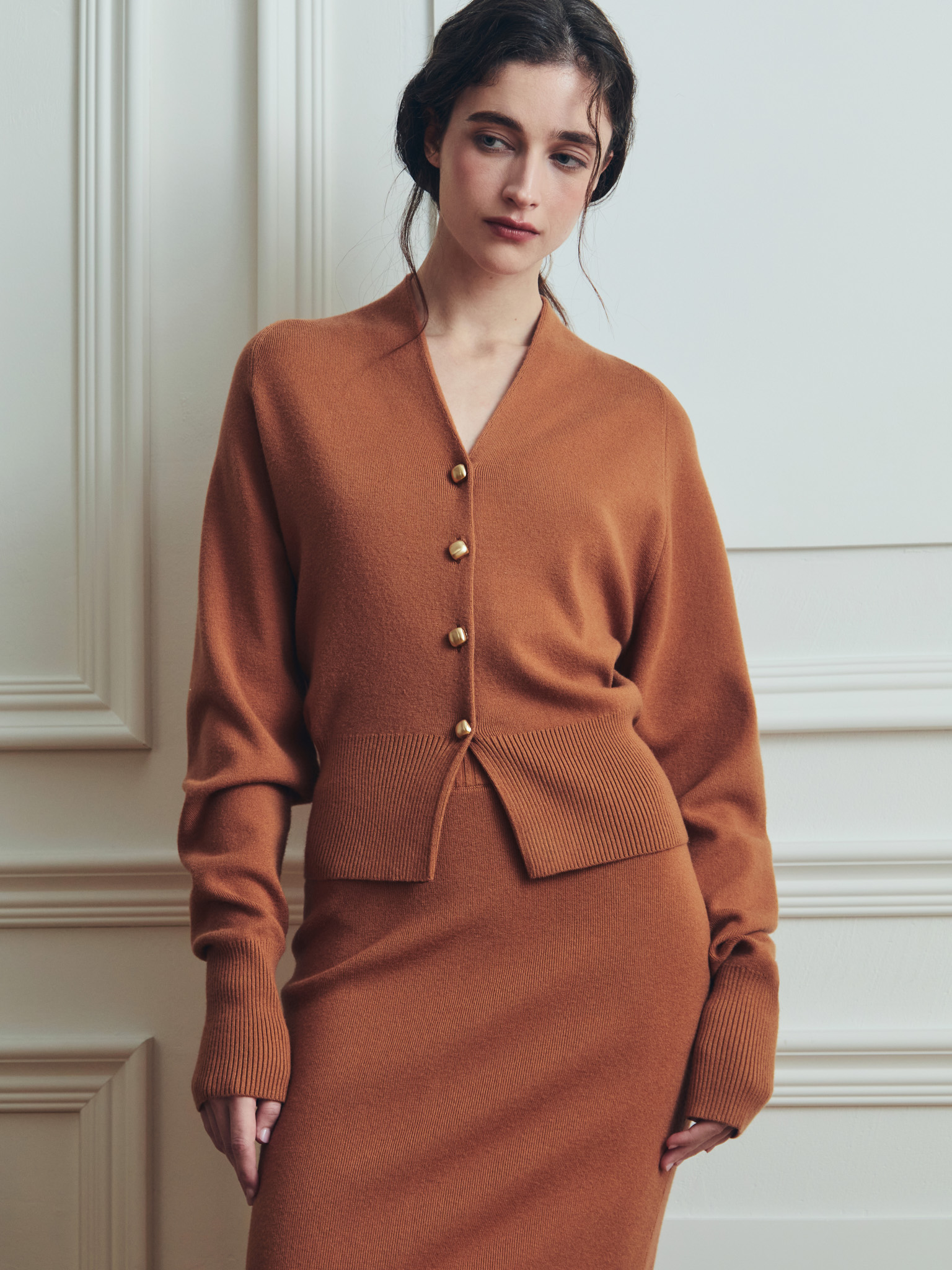 Приталенный кардиган из вязаного трикотажа