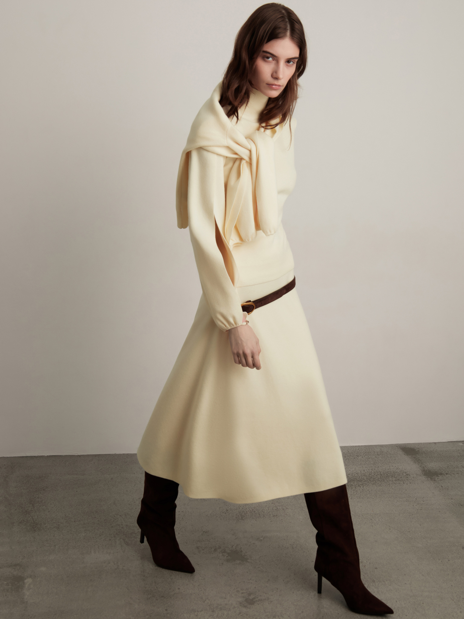 Расклешенная юбка миди из гладкого трикотажа