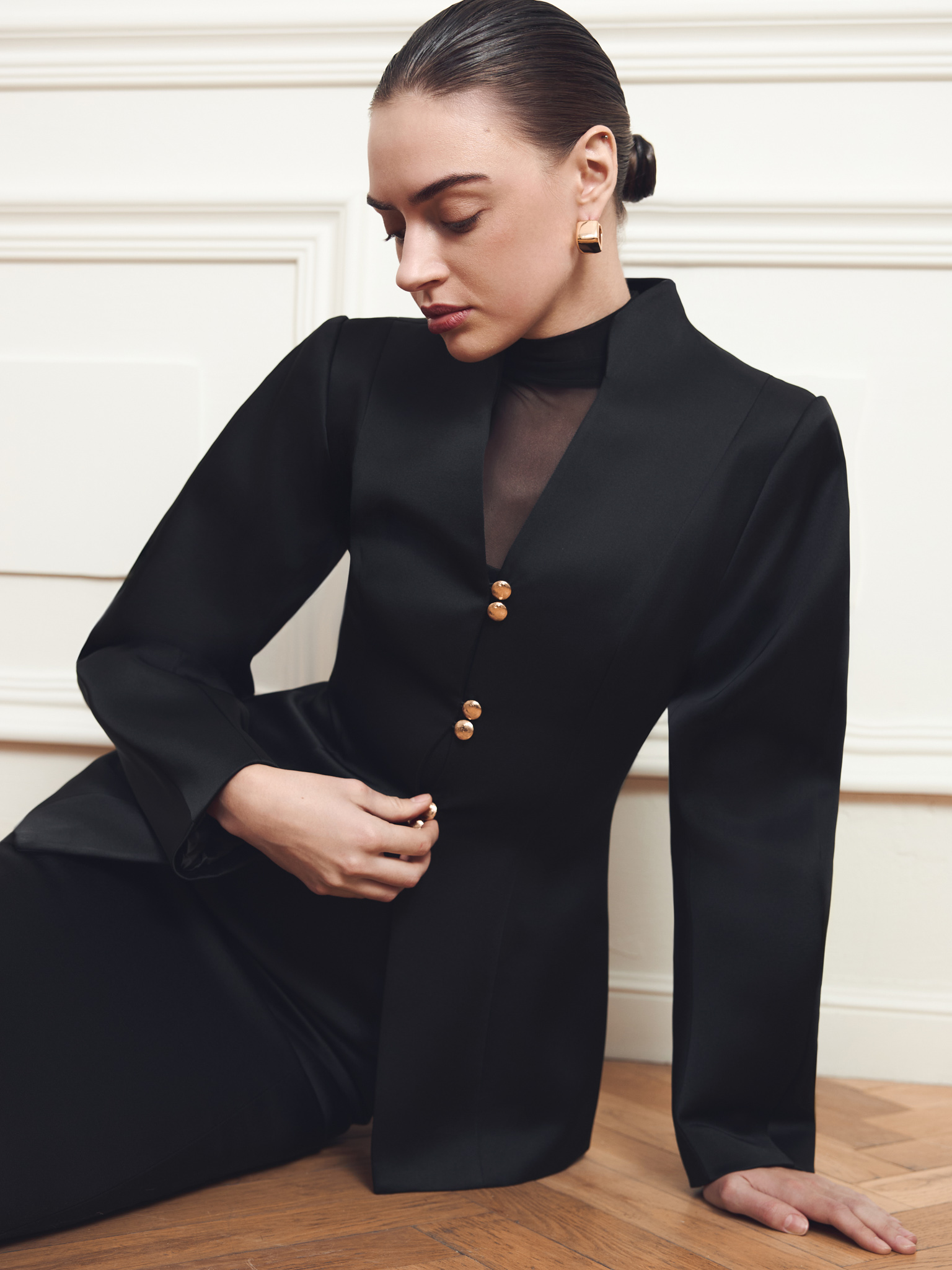 Fitted jacket with puff sleeves and gold buttons