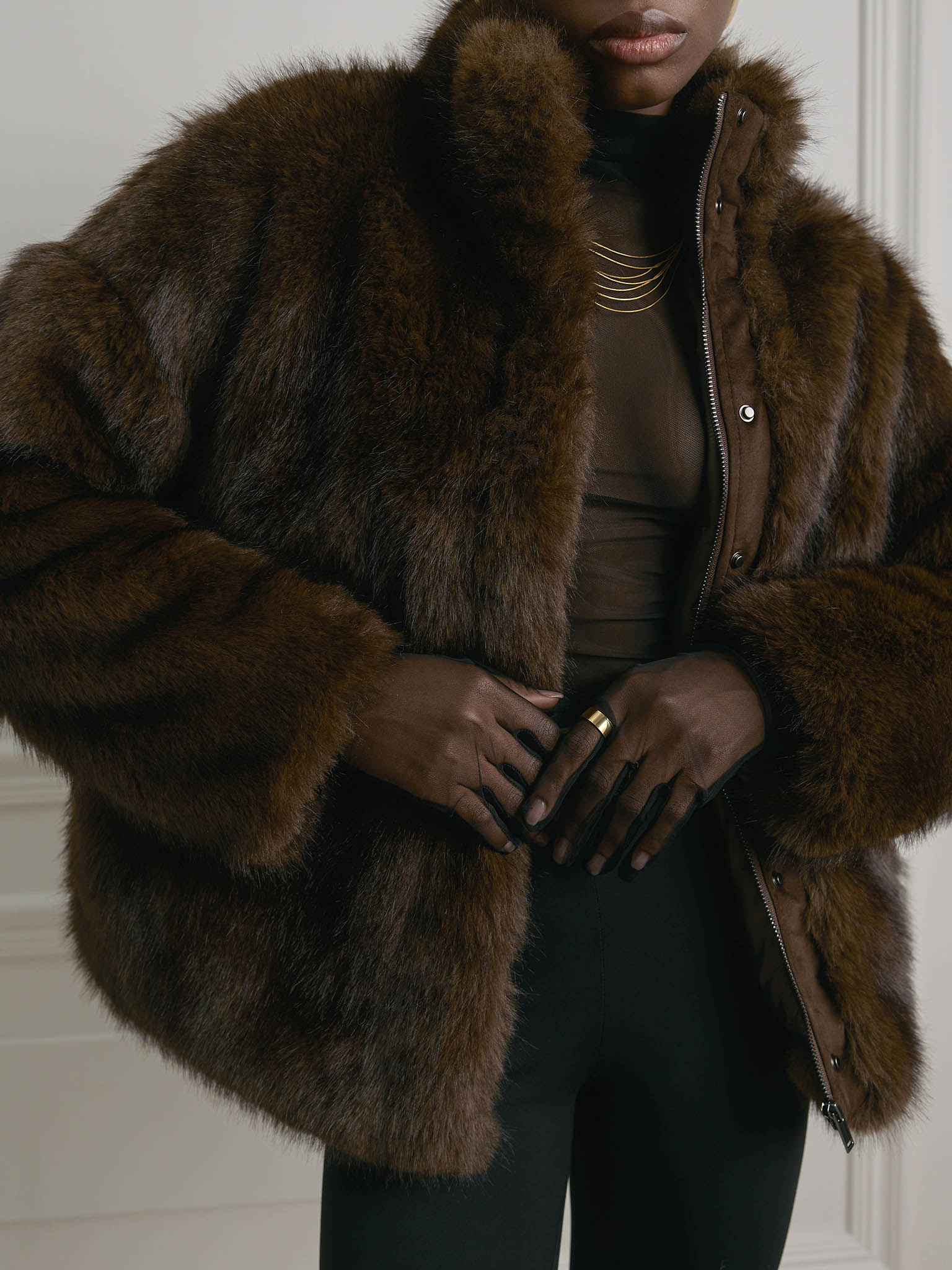 Short eco-fur coat with zip fastening and stand-up collar :: LICHI