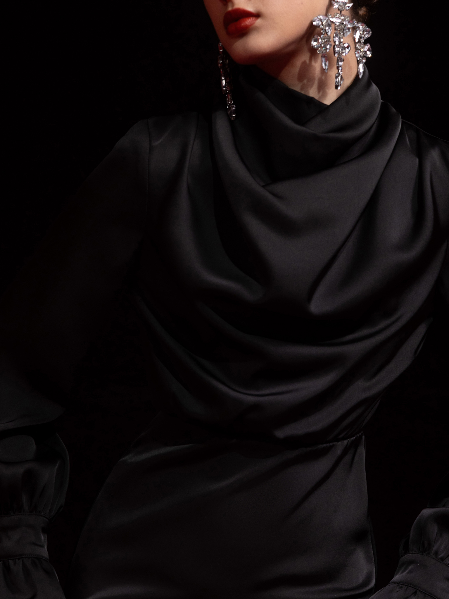 Satin mini dress with draping on the bodice and lace
