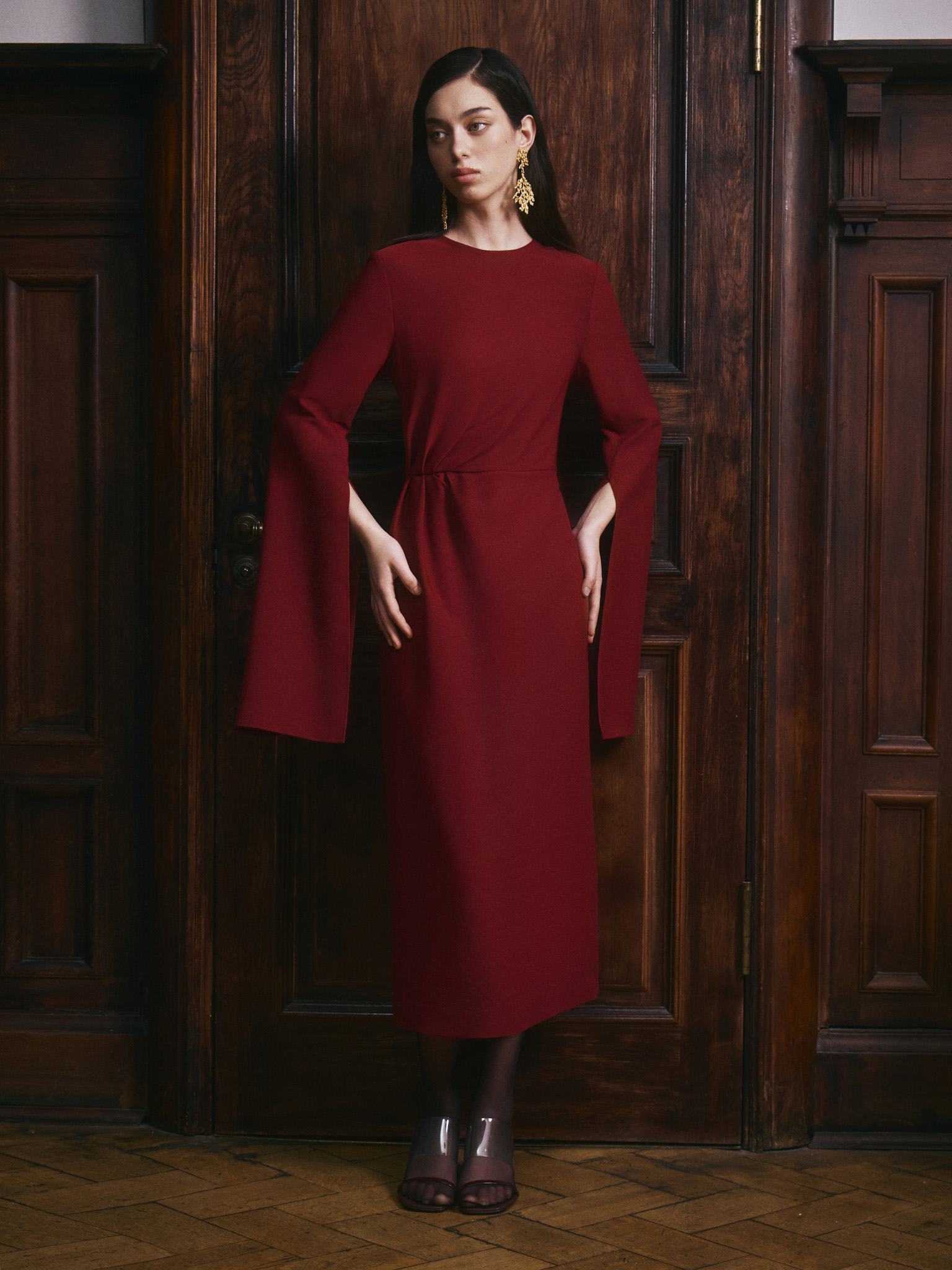 Midi dress with a draped waist and loose sleeves