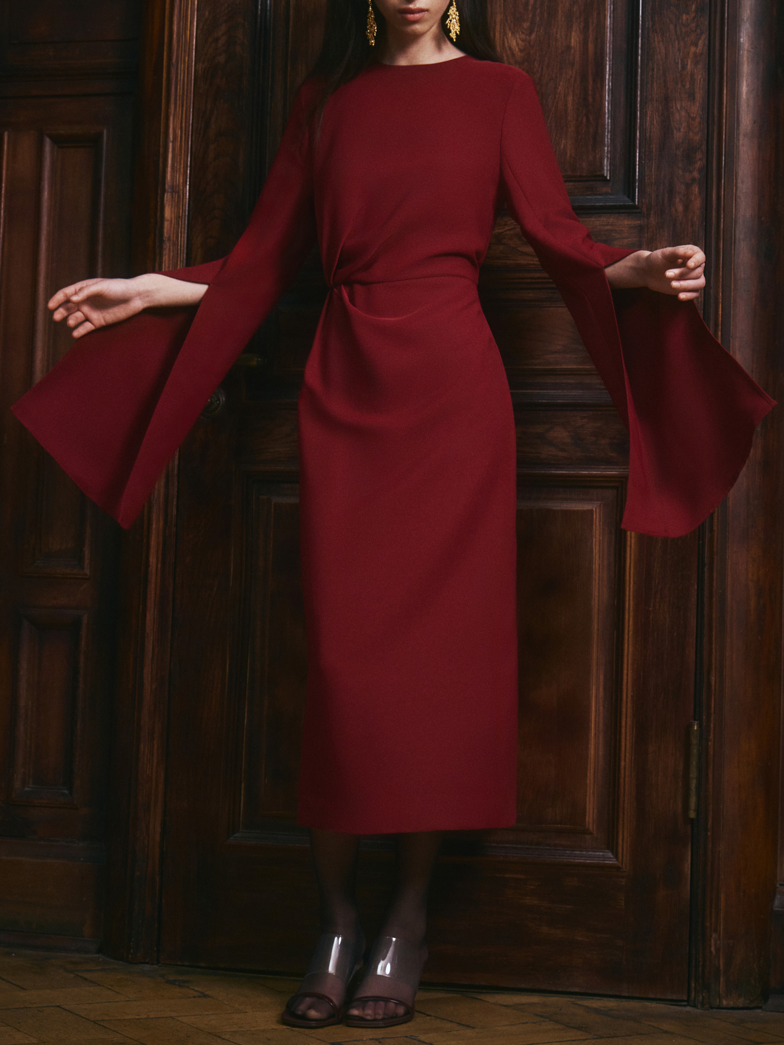 Midi dress with a draped waist and loose sleeves