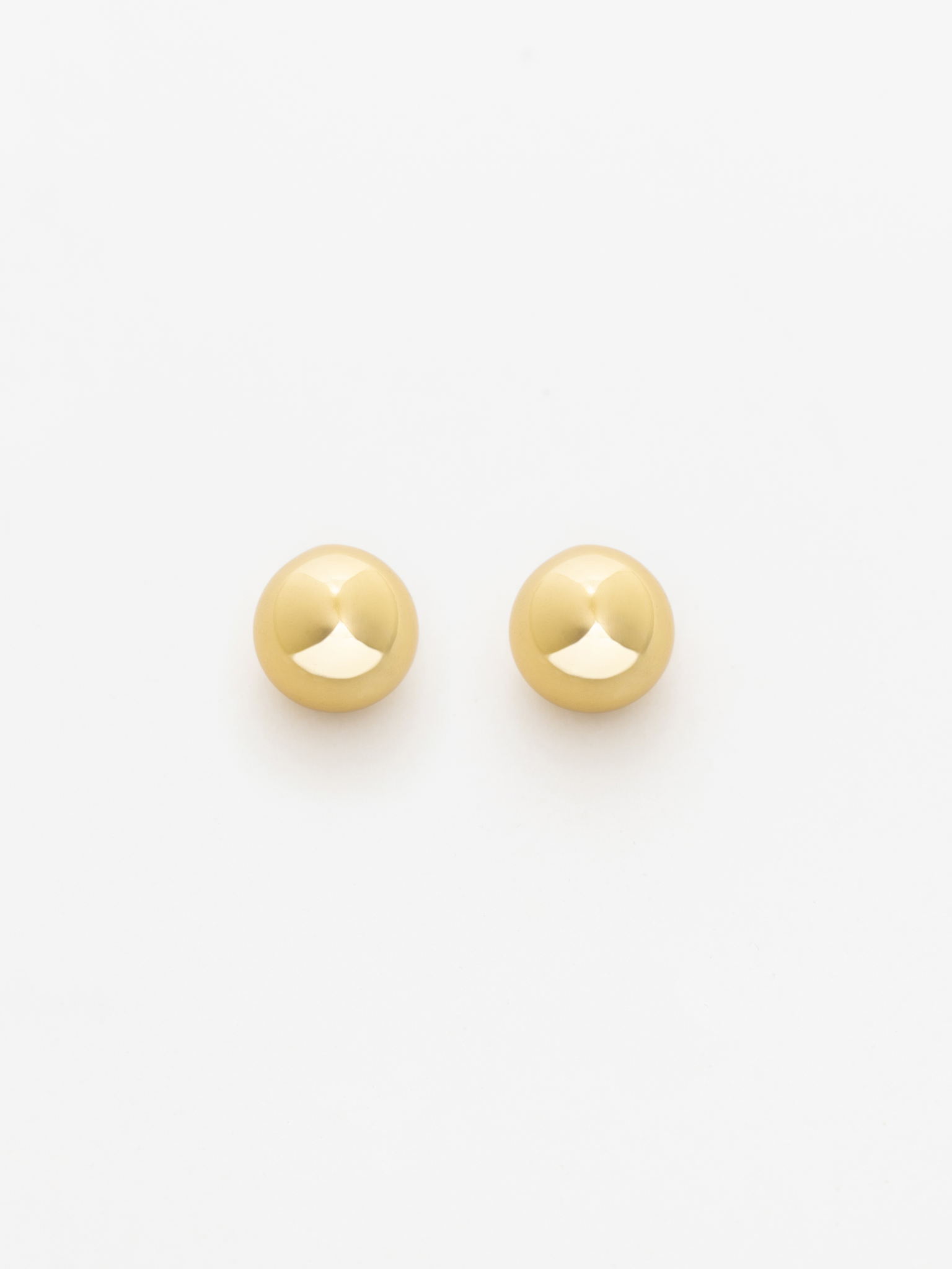 Round earrings in glossy metal 