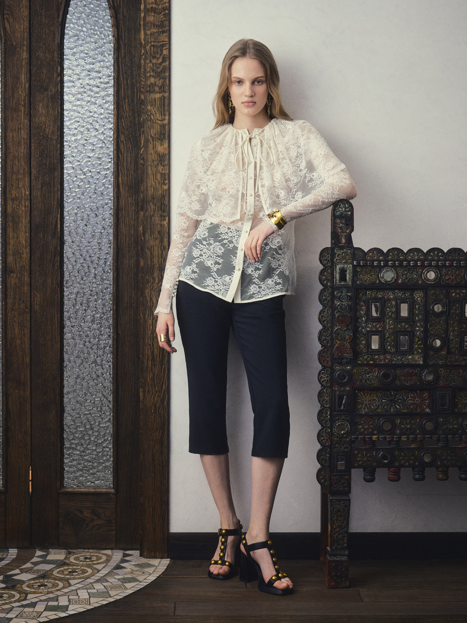 Guipure lace blouse with voluminous cape