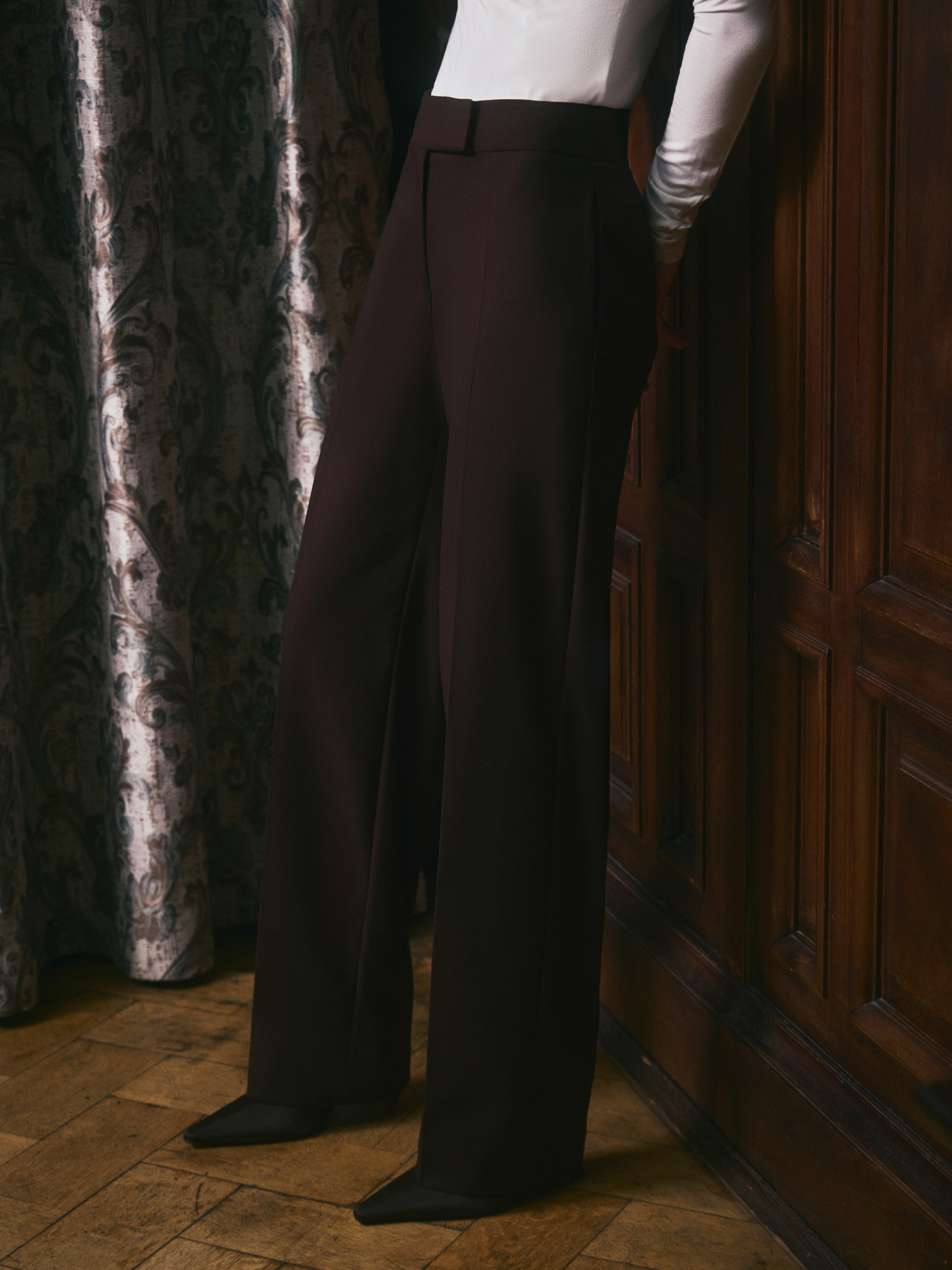 Pantalon taille basse à jambe droite