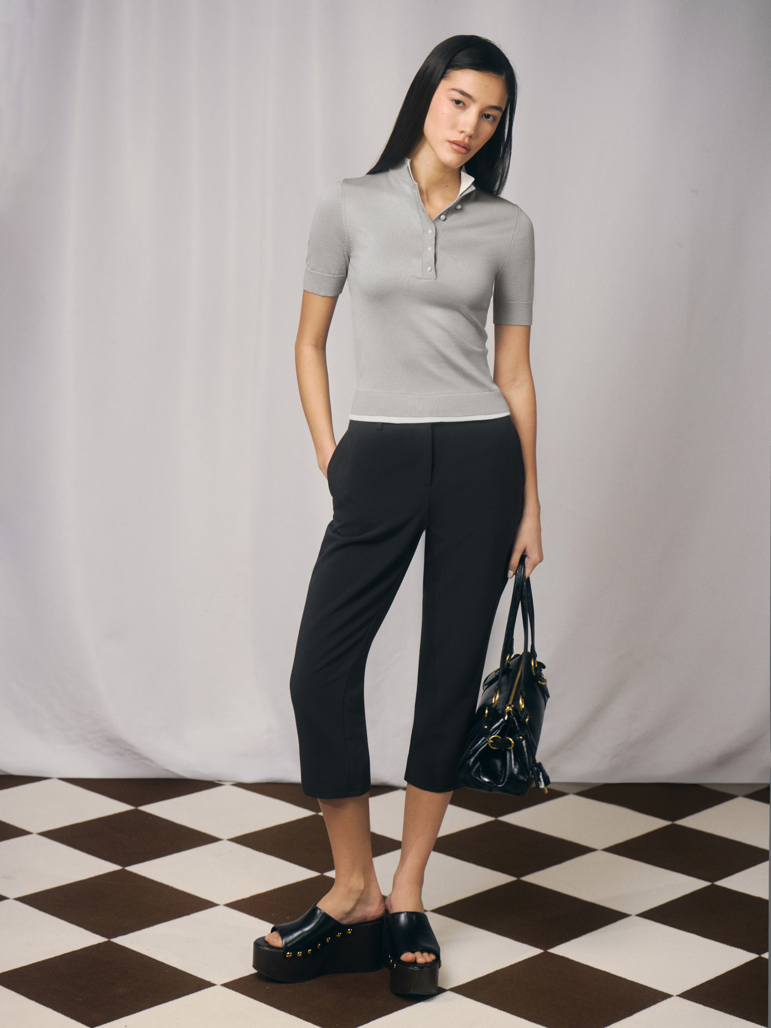 Knitted top with short sleeves and buttoned collar