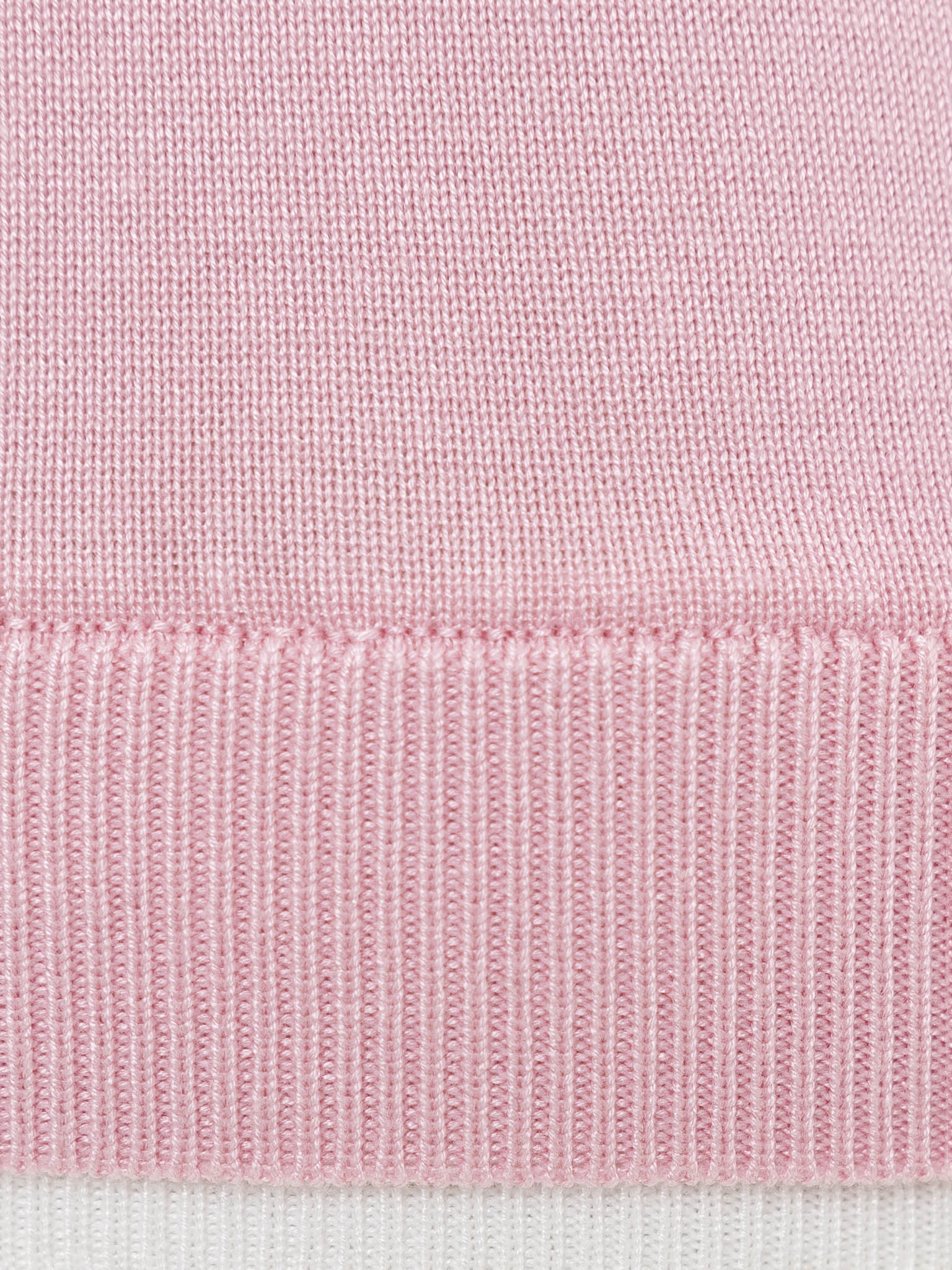 Knitted top with short sleeves and buttoned collar