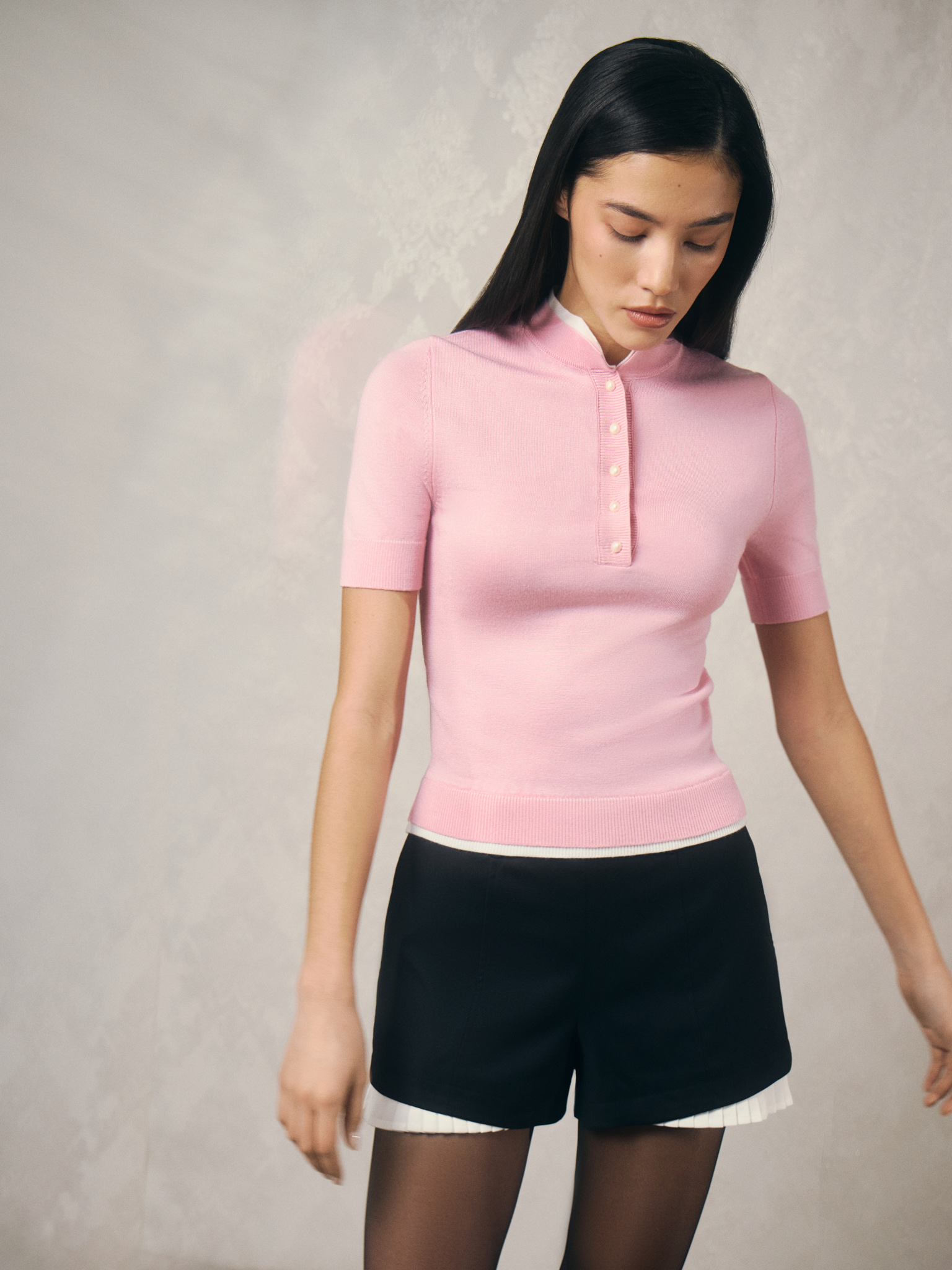 Knitted top with short sleeves and buttoned collar