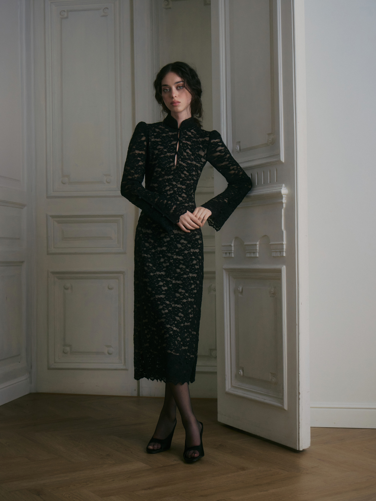 Fitted guipure midi dress