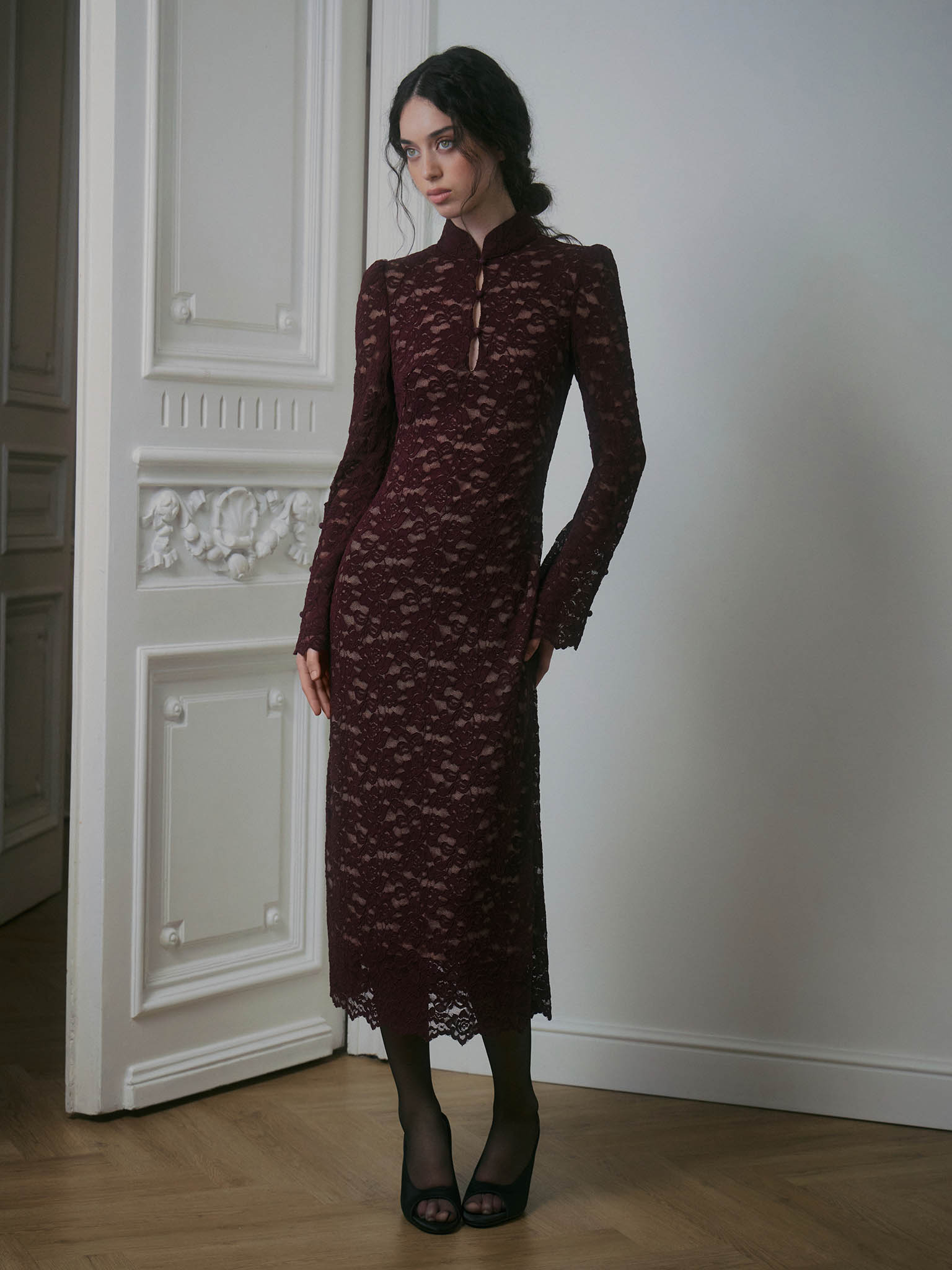 Fitted guipure midi dress