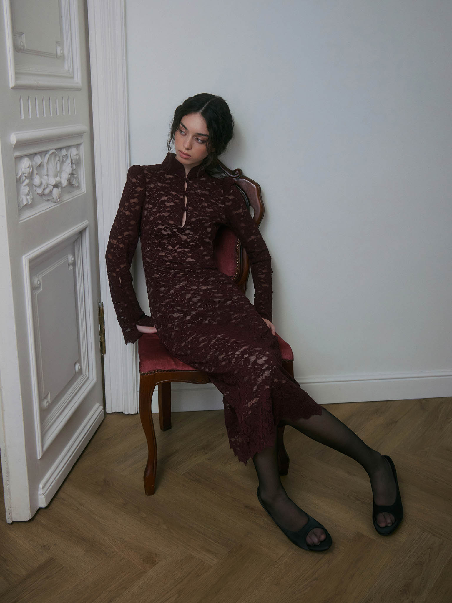 Fitted guipure midi dress