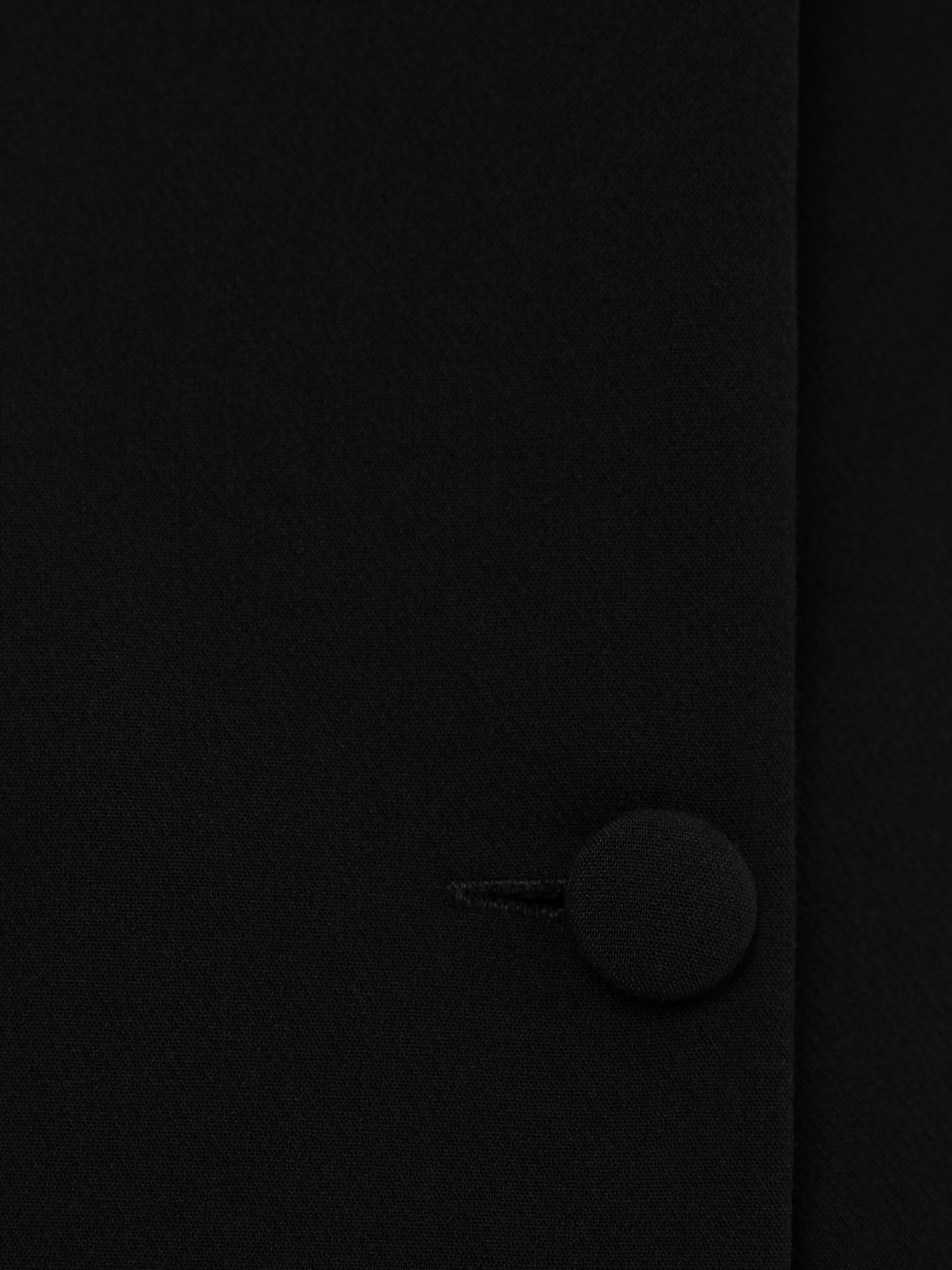 Платье мини с высоким воротником и объемными рукавами