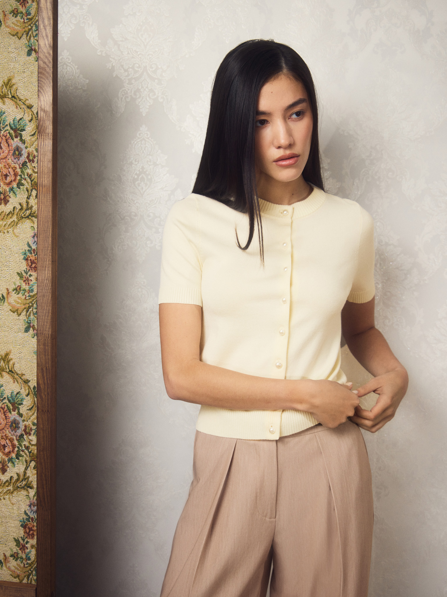 Cardigan with short sleeves and pearl buttons :: LICHI - Online