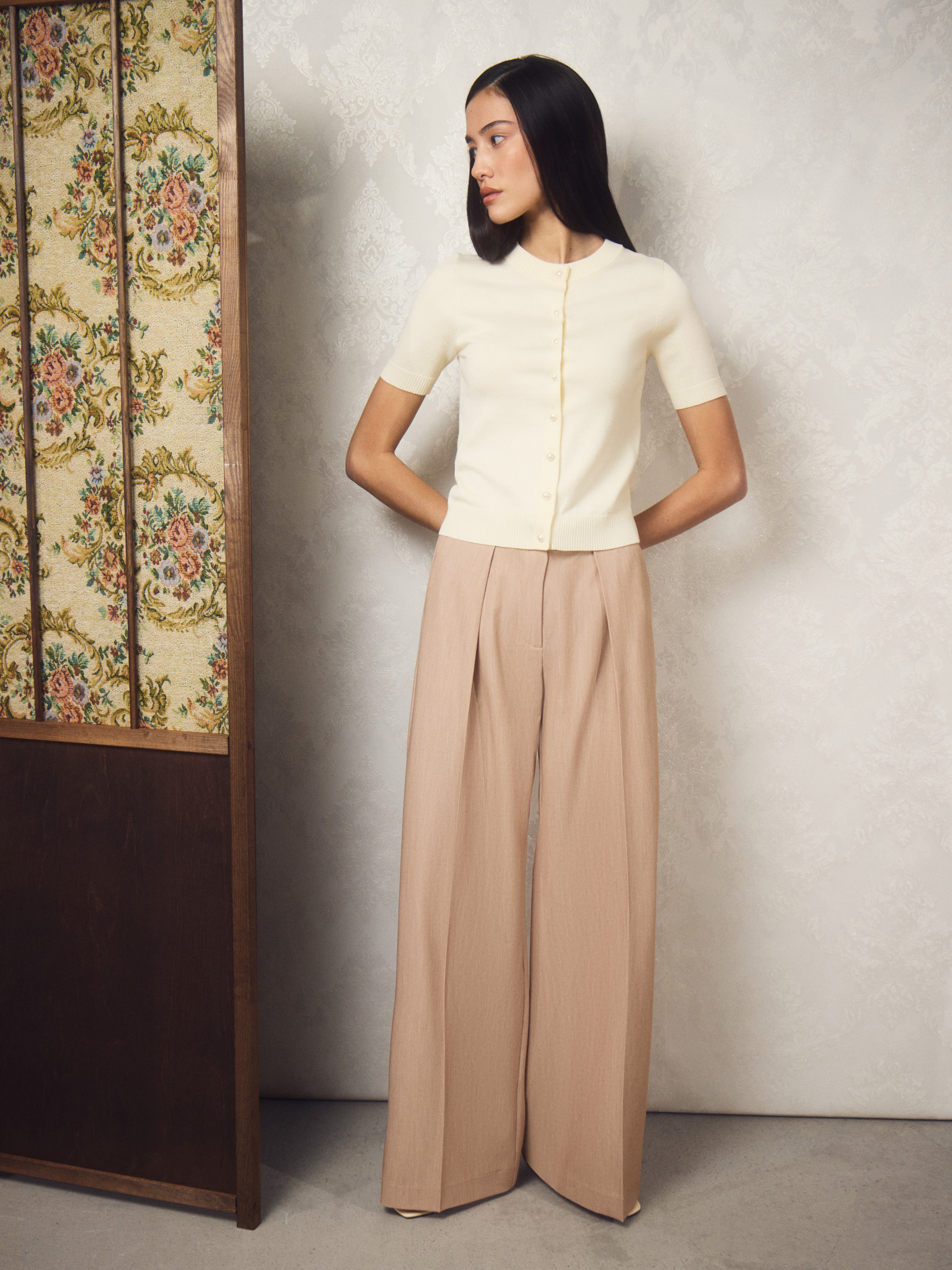 Cardigan with short sleeves and pearl buttons