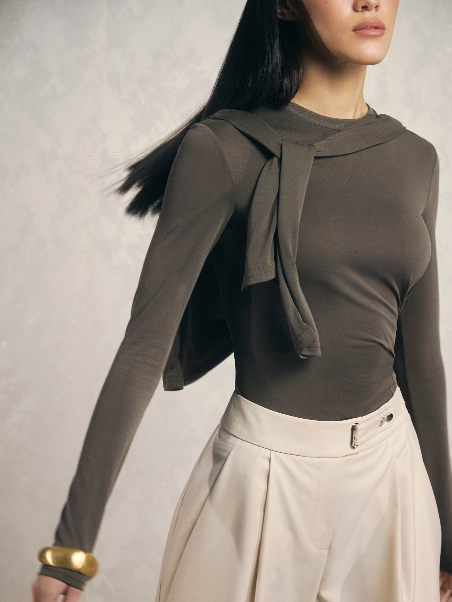 Viscose long sleeve top with draping at the waist