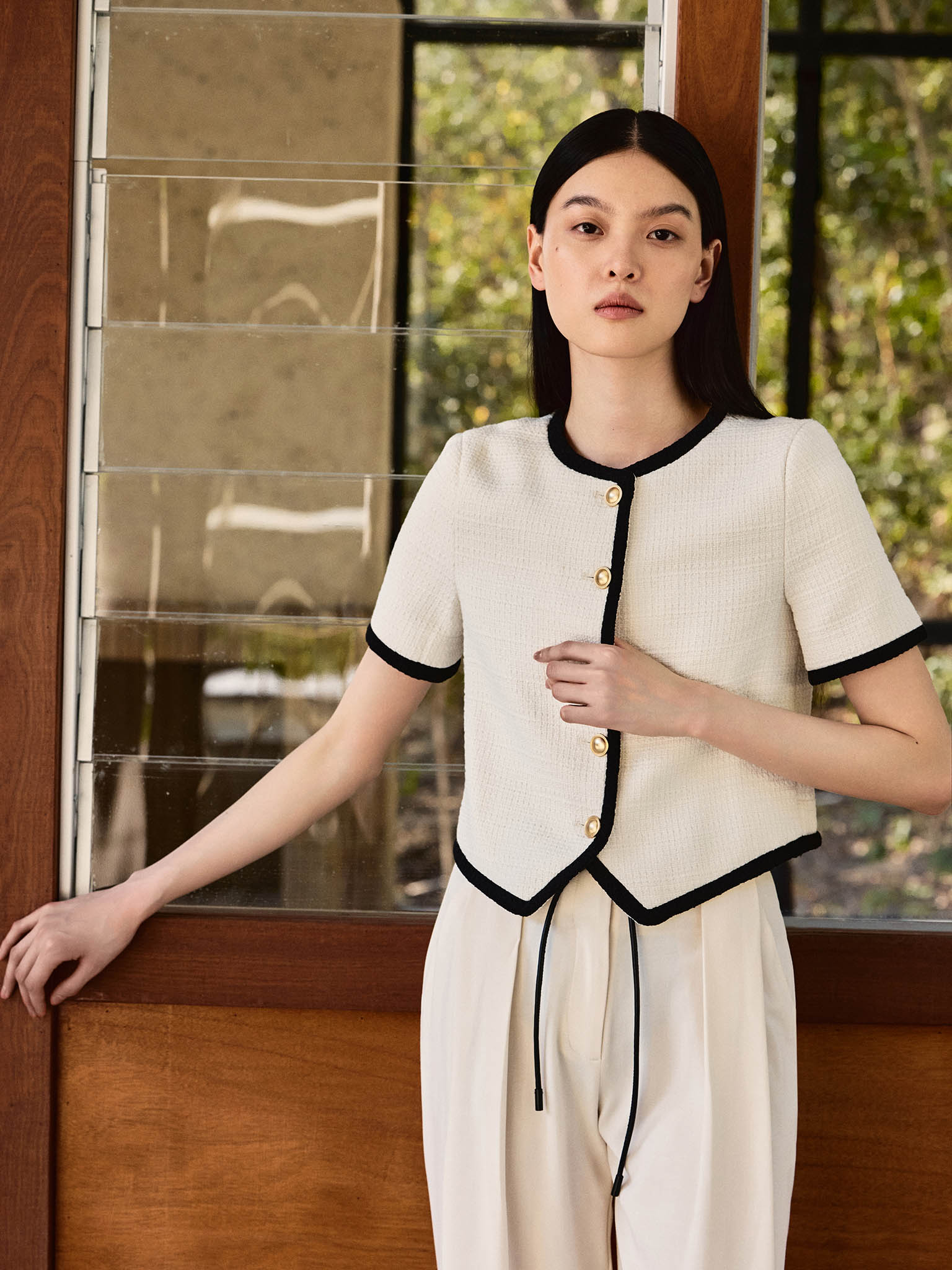 Short-sleeved tweed jacket with contrasting trim