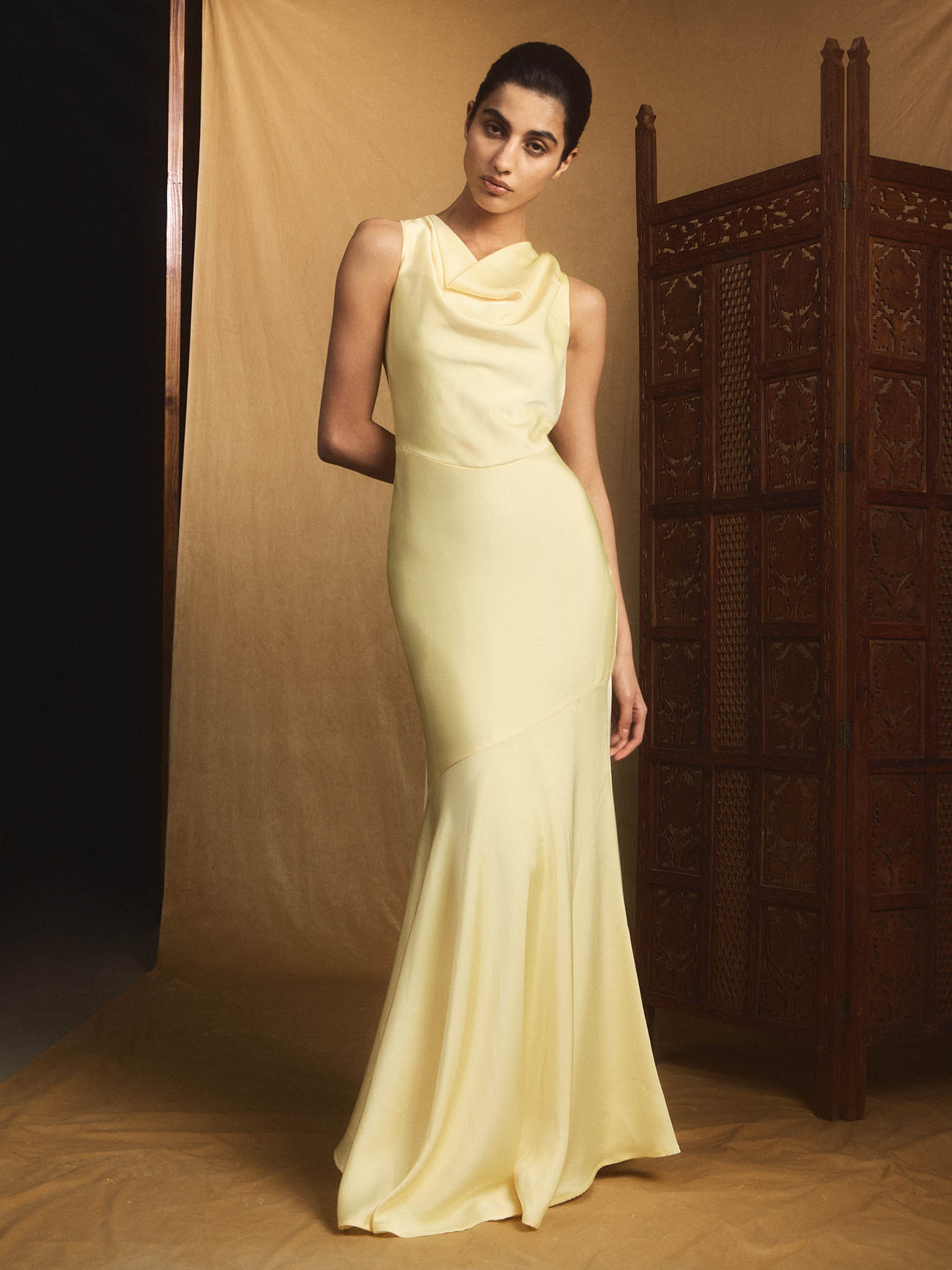 Maxi dress with ribbons on the shoulders