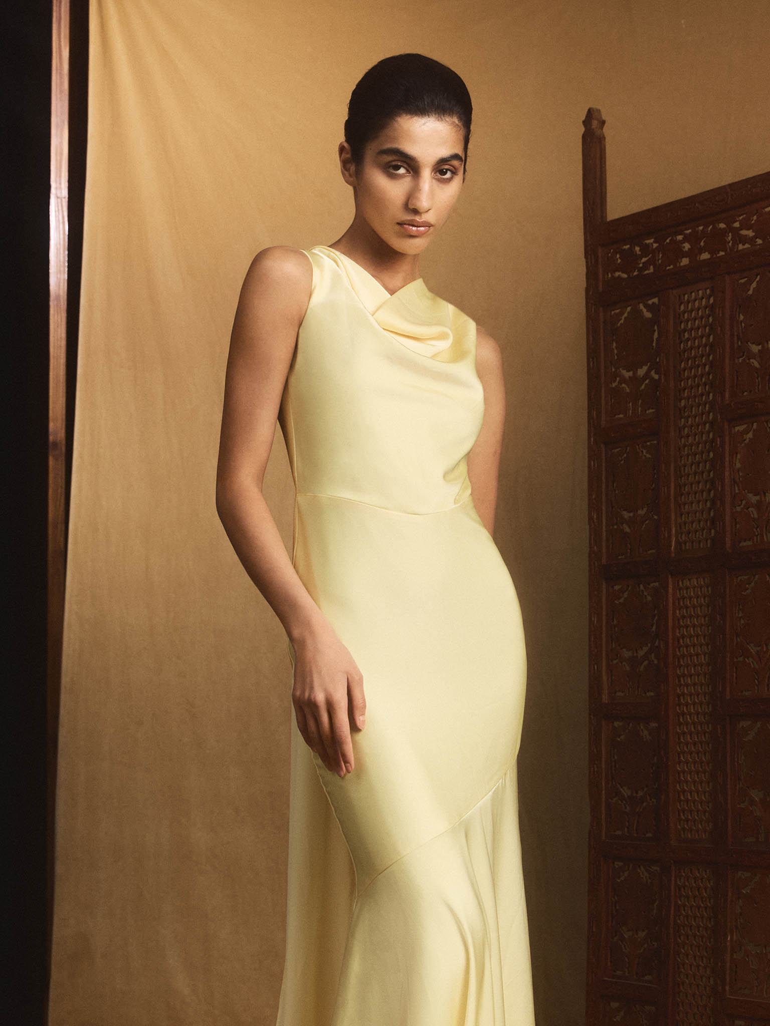 Maxi dress with ribbons on the shoulders