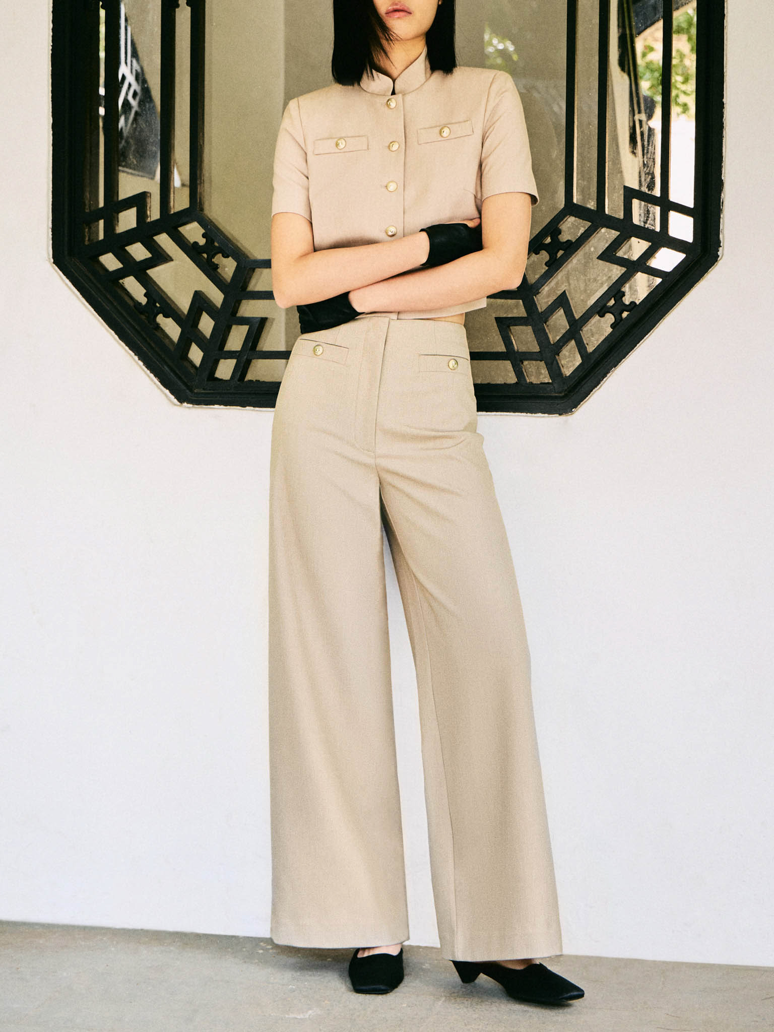 Mid-rise trousers with front creases and oversized buttons